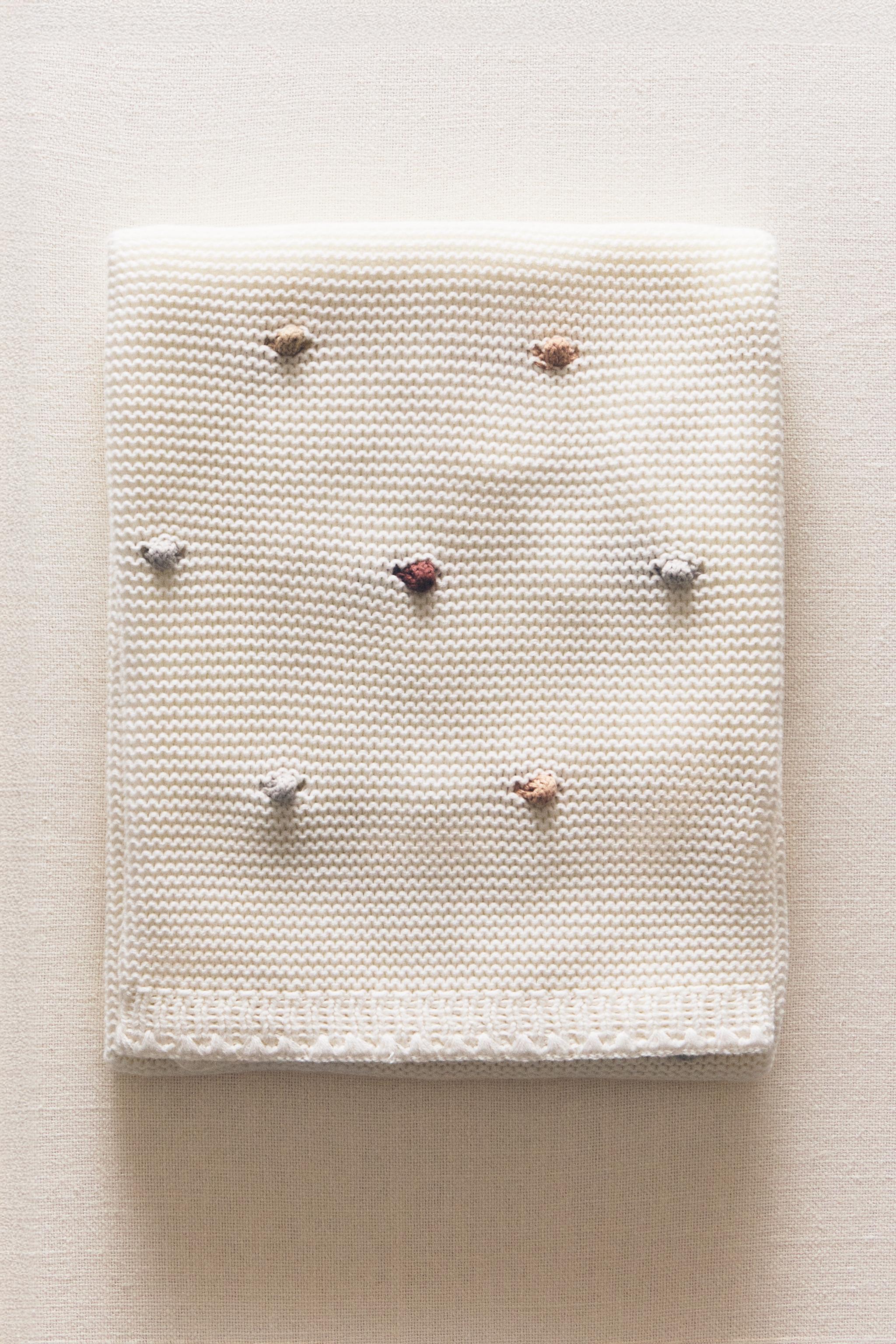 CHILDREN’S KNIT BLANKET