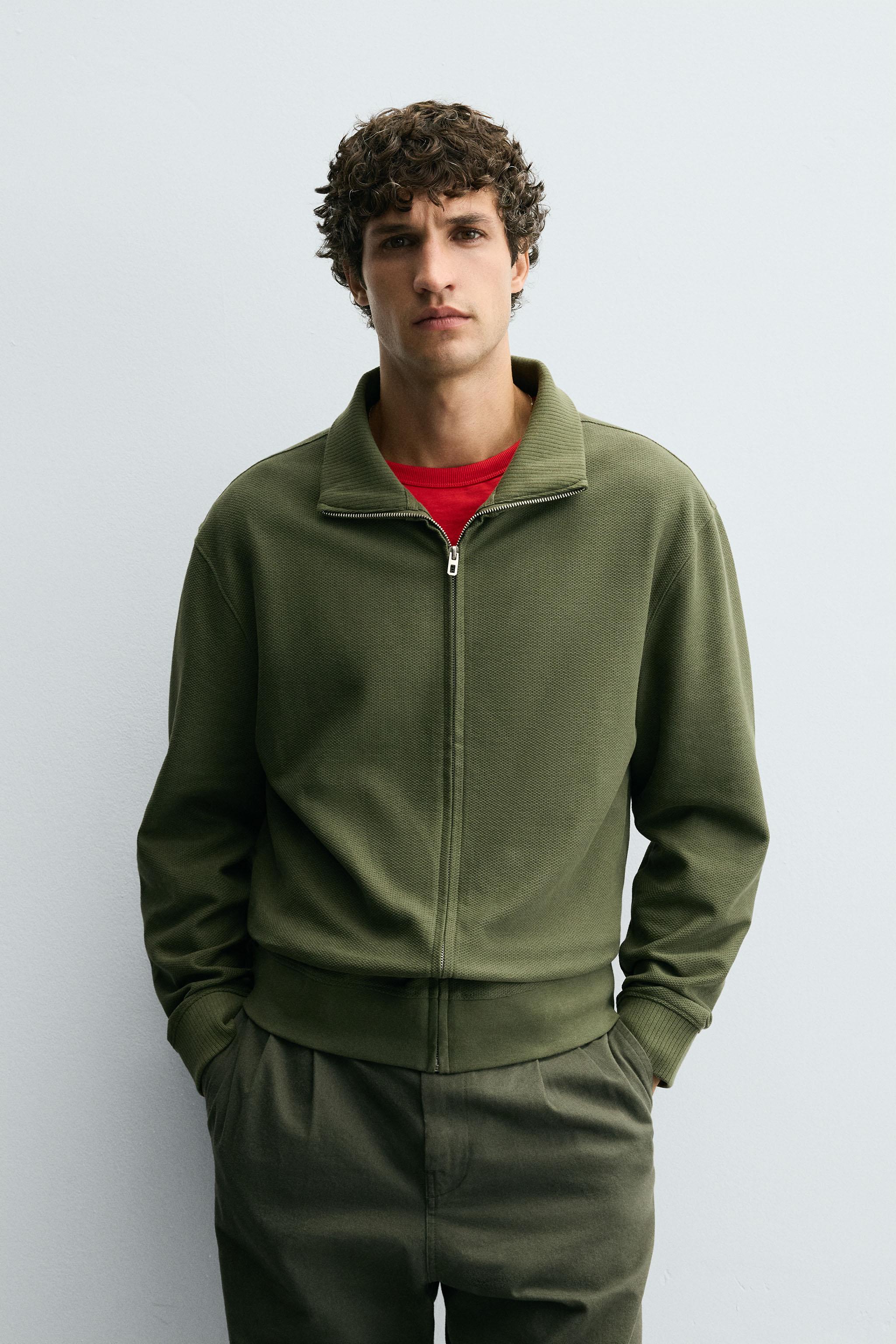 LIGHTWEIGHT QUARTER-ZIP SWEATSHIRT