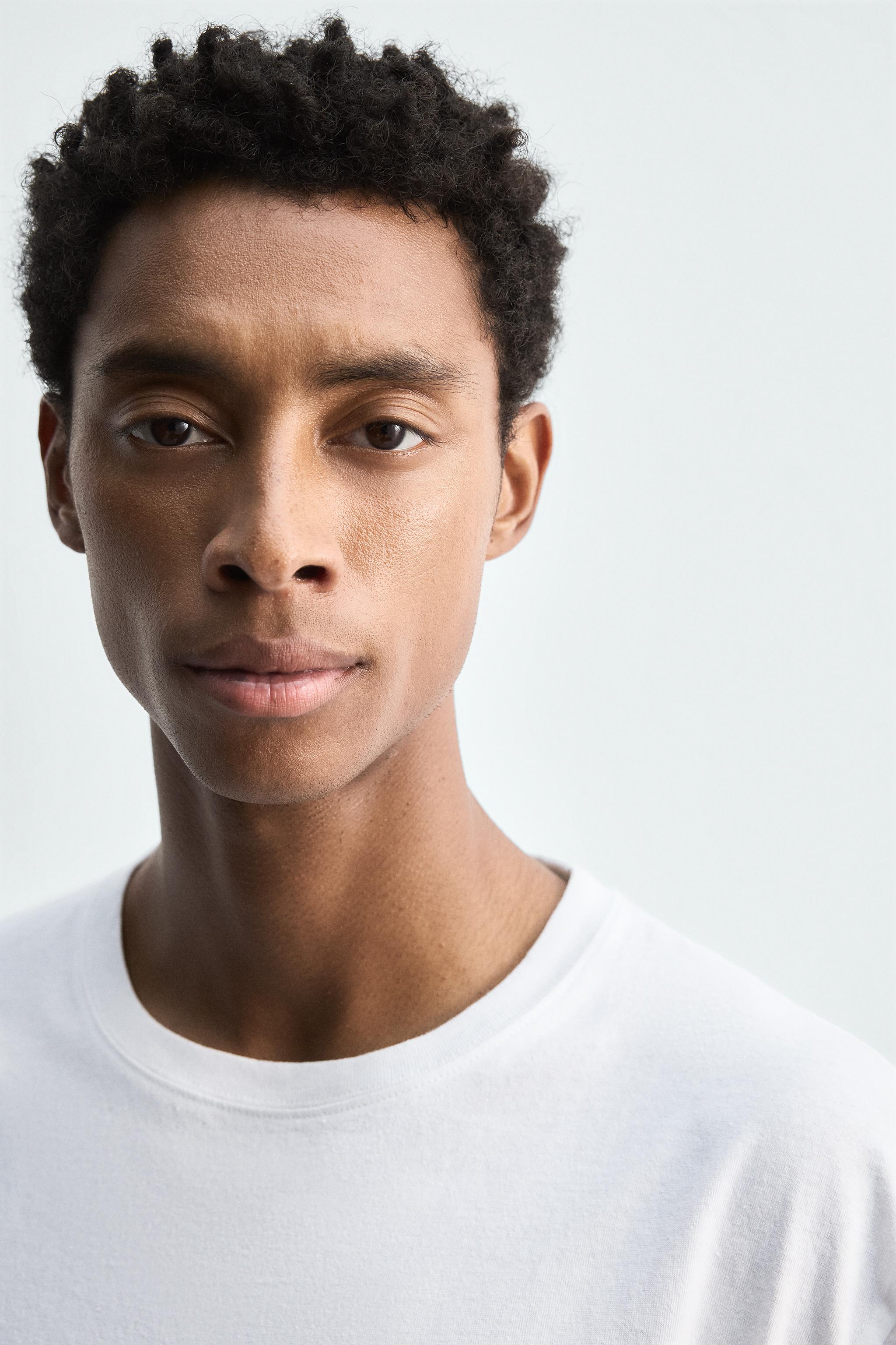 LIGHTWEIGHT T-SHIRT WITH IRREGULAR FINISH