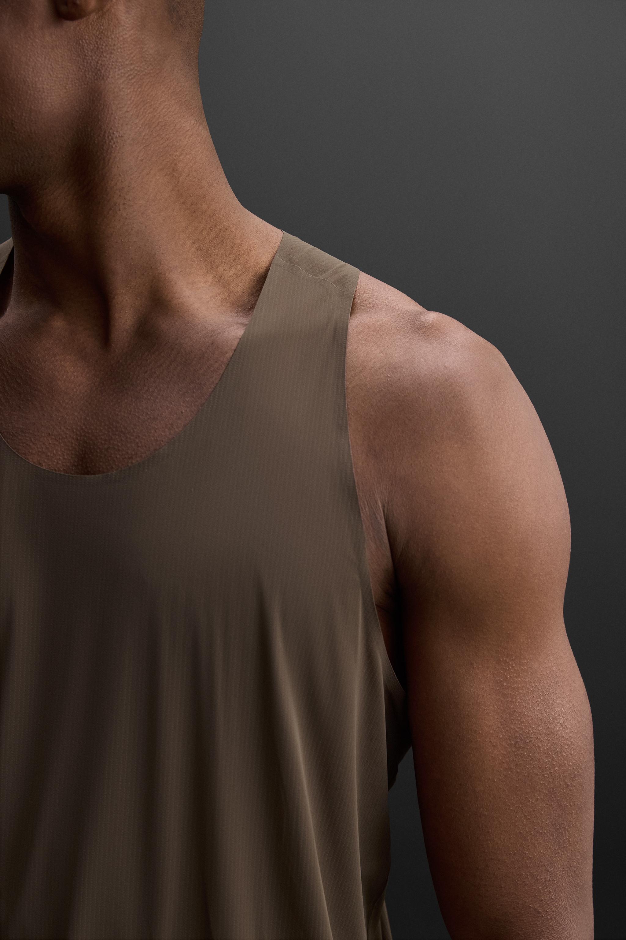 LIGHTWEIGHT TECHNICAL TANK TOP