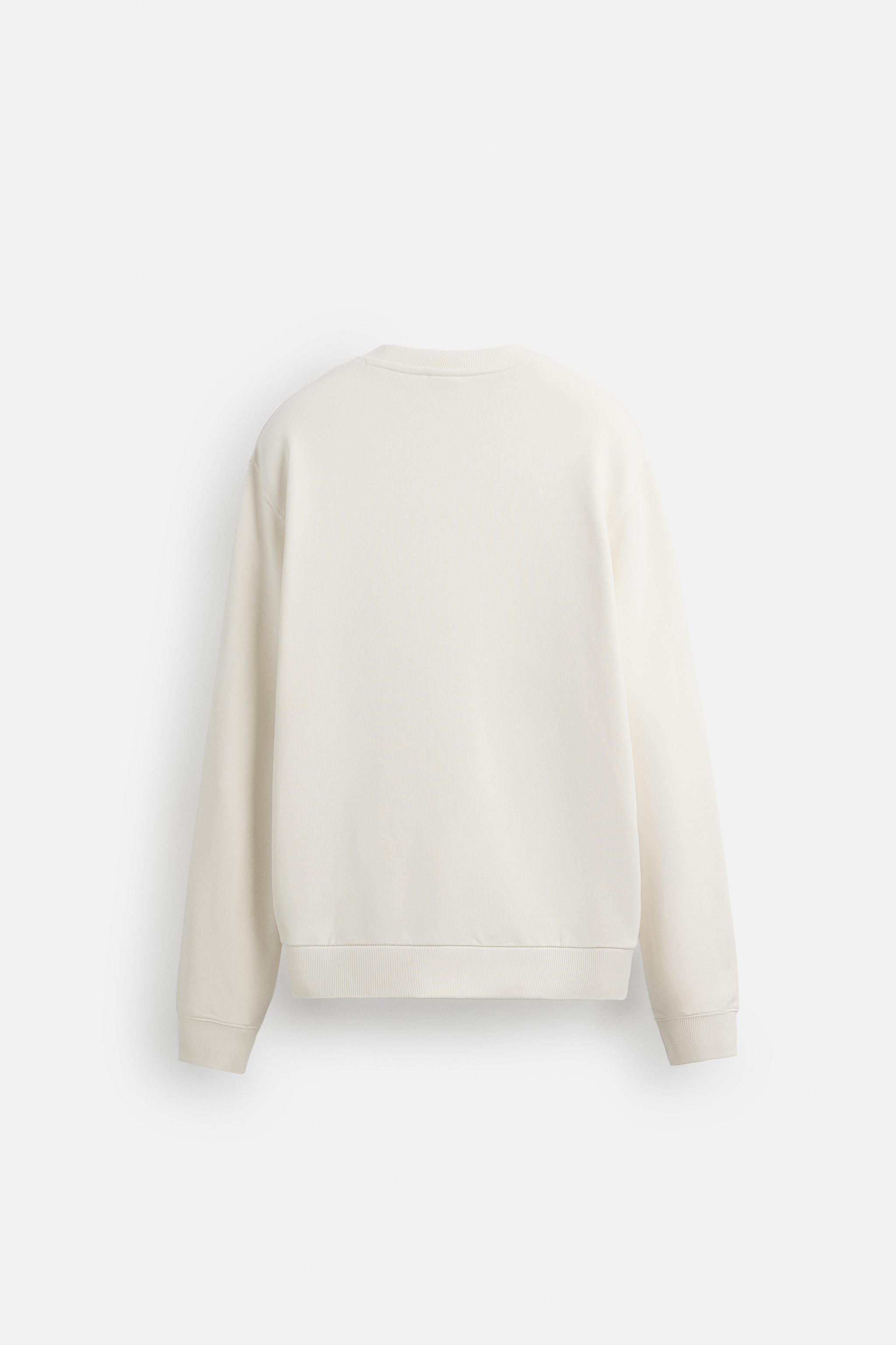 TEXTURED PATCH SWEATSHIRT