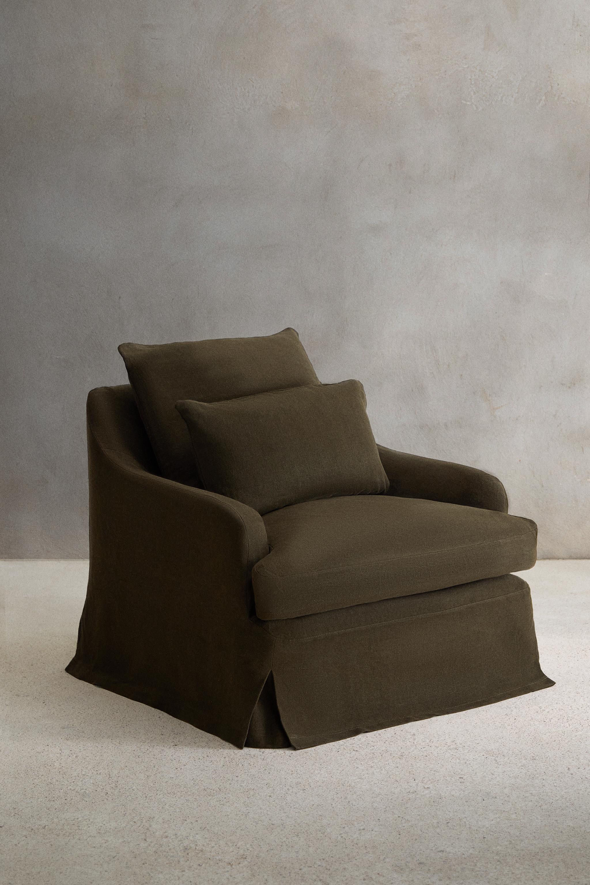 ARMCHAIR 01