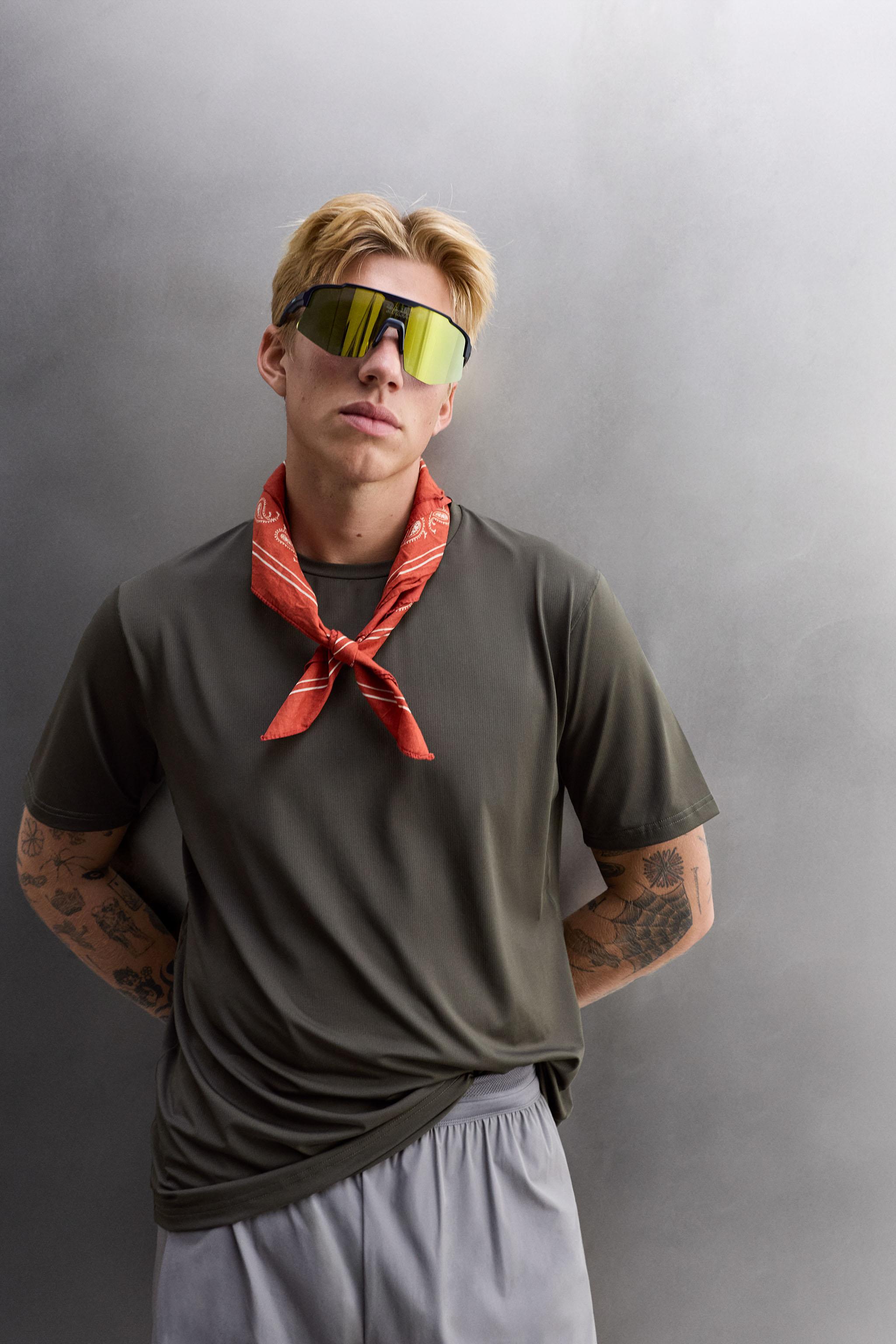 TEXTURED TRAINING T-SHIRT