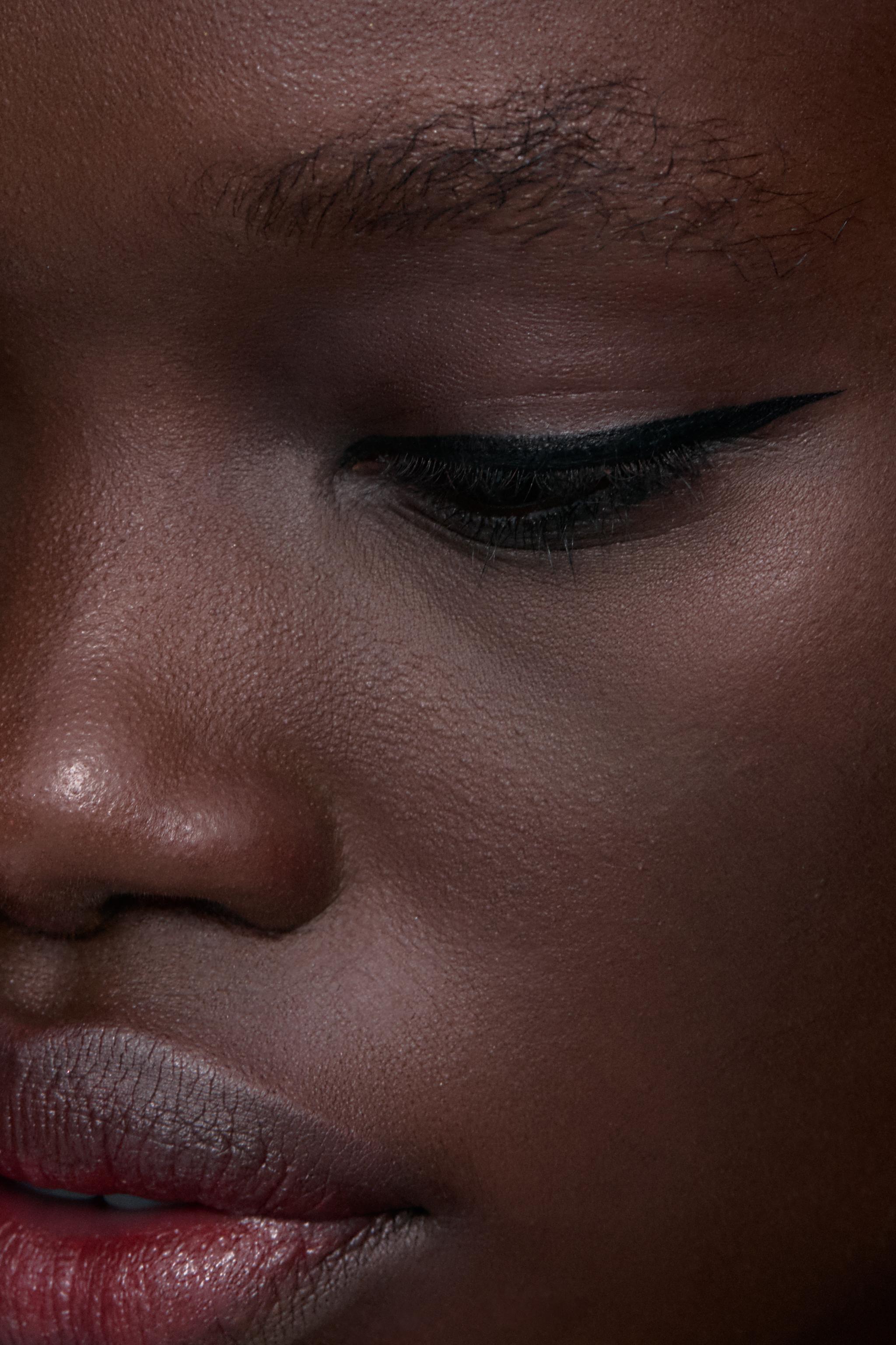 LIQUID EYELINER - PRECI-EYES