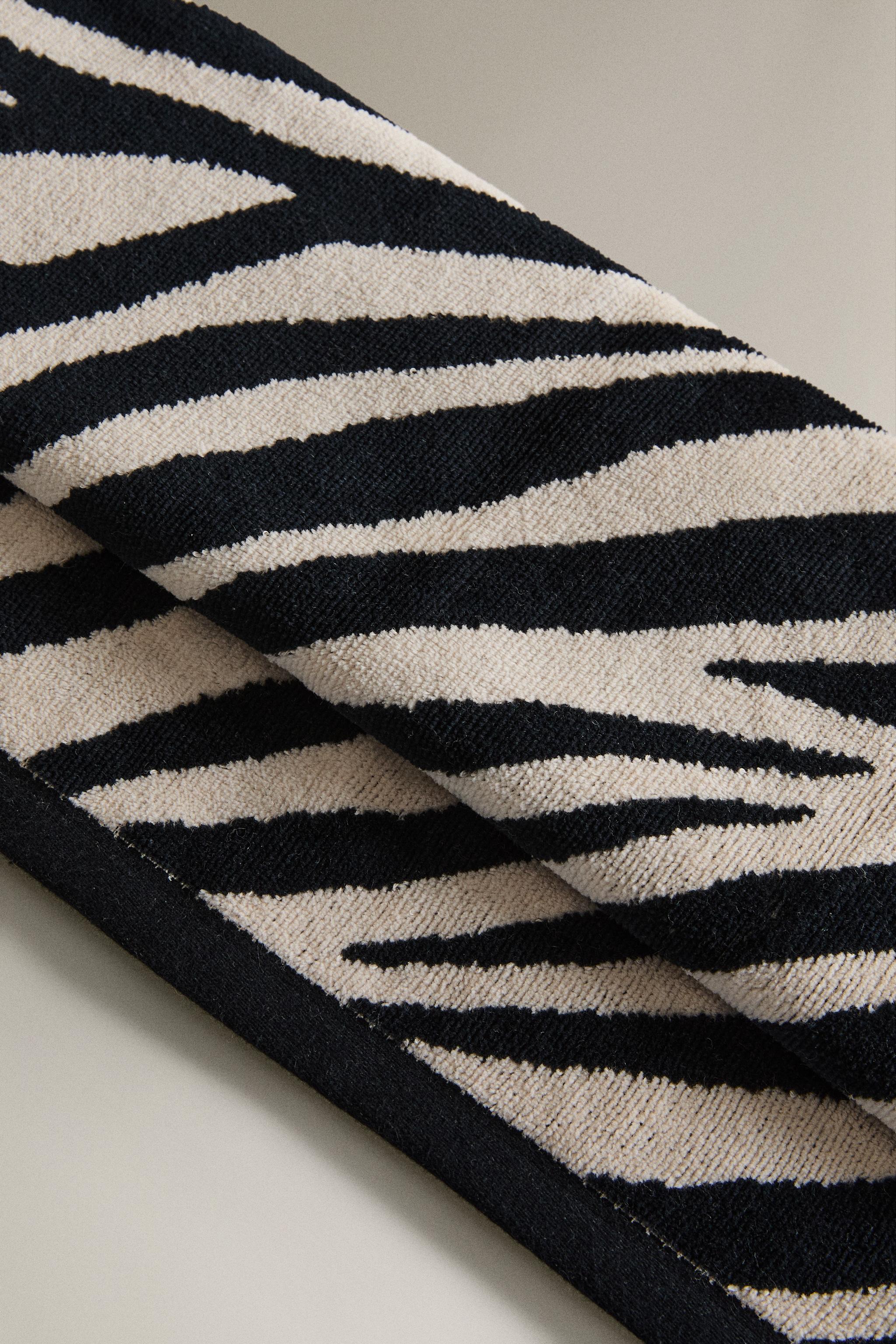 ANIMAL PRINT VELOUR BATH TOWEL