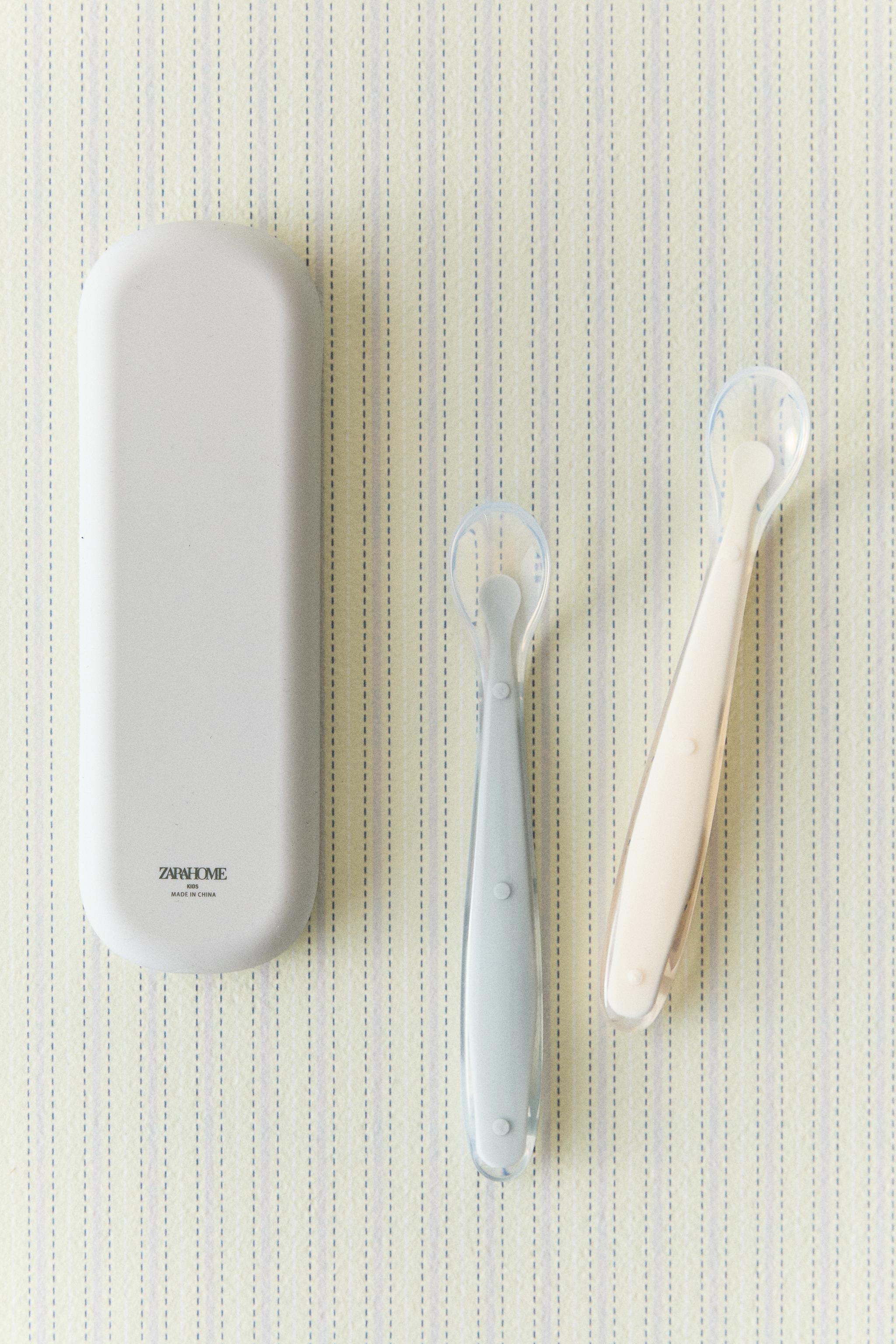 CHILDREN'S SET OF SILICONE SPOONS