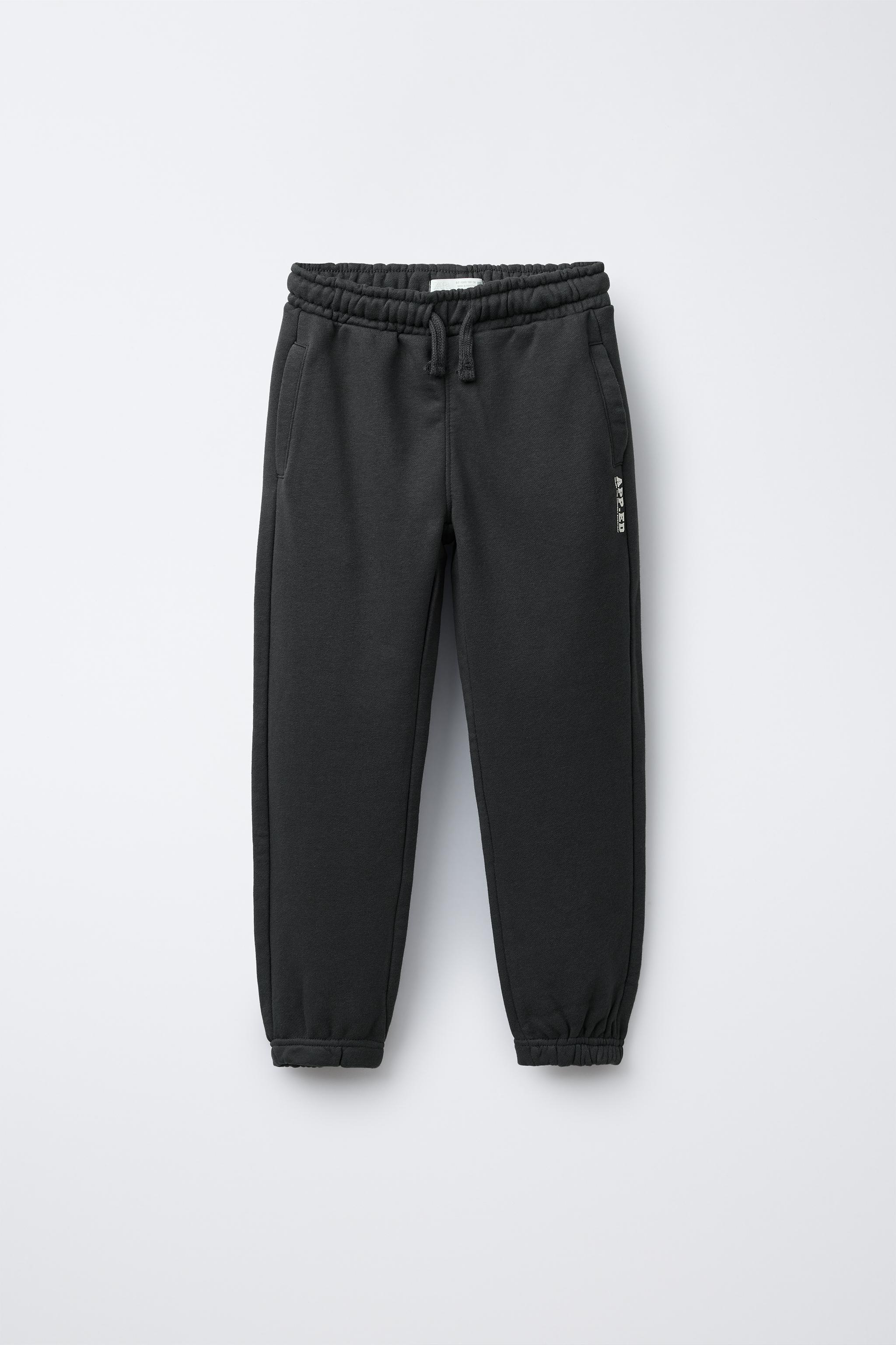 SHORT SLEEVE SWEATSHIRT AND JOGGER PANTS SET TEXT