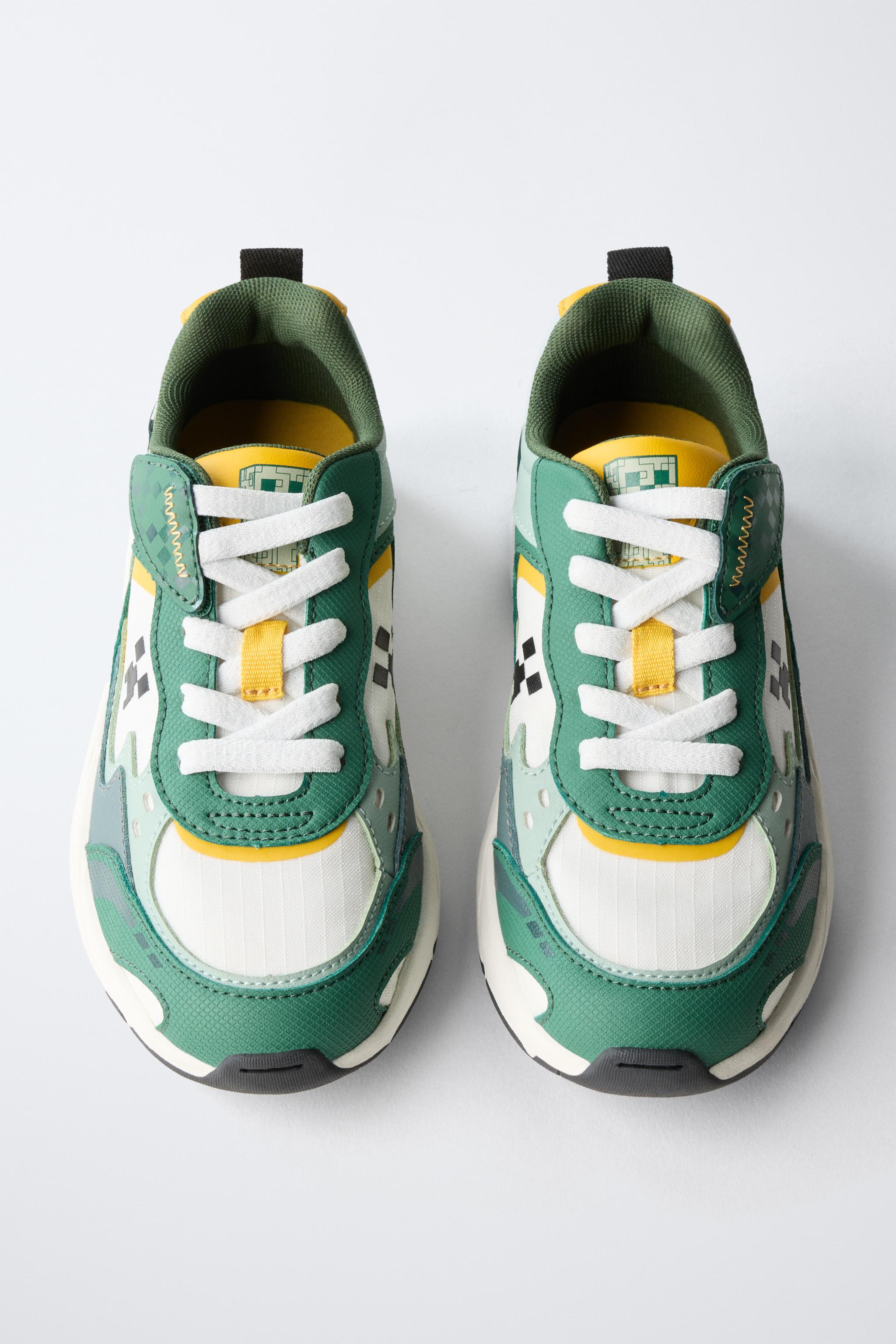 MINECRAFT © MOJANG AB. ™ SNEAKERS