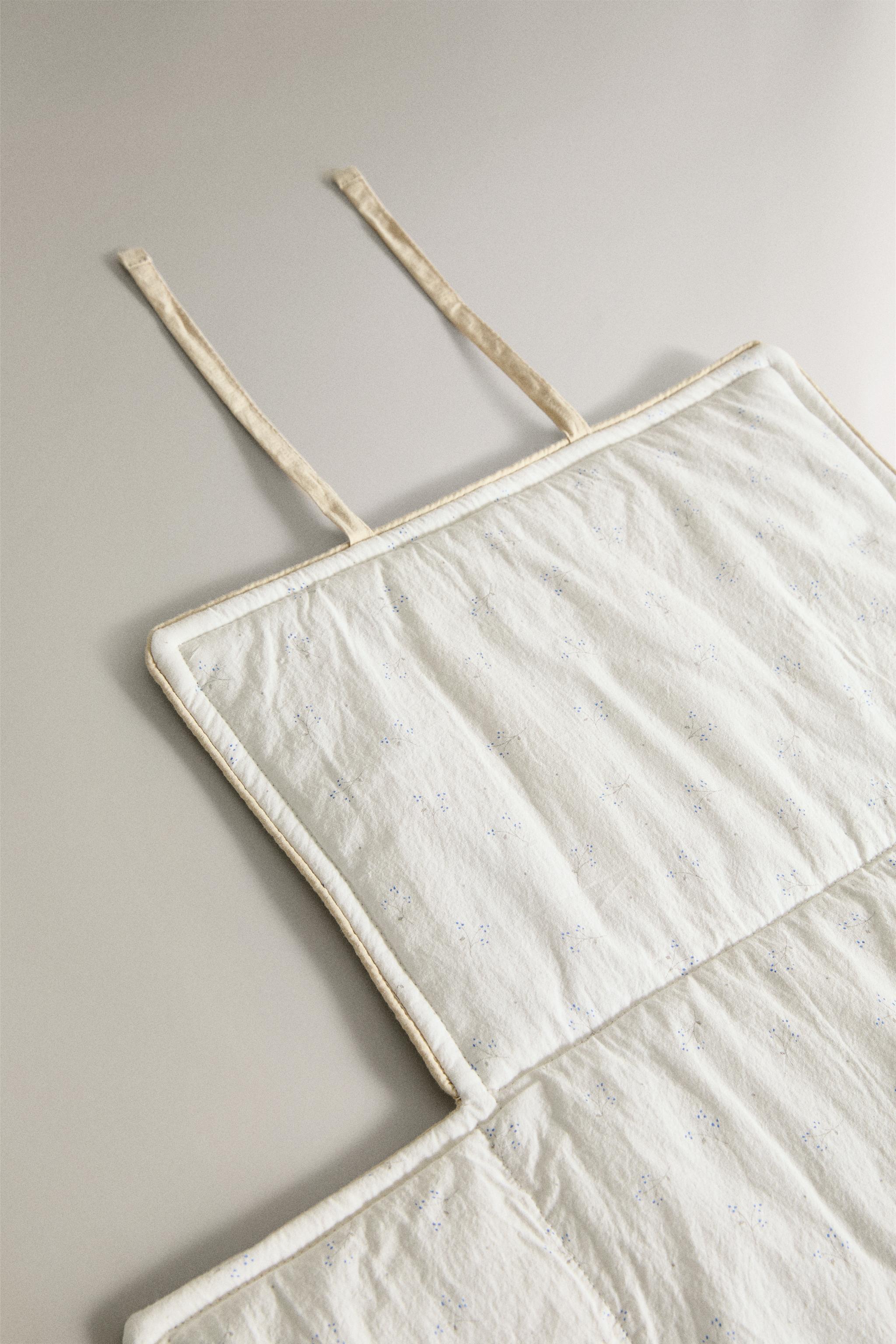 CHILDREN'S FLORAL CHANGING MAT