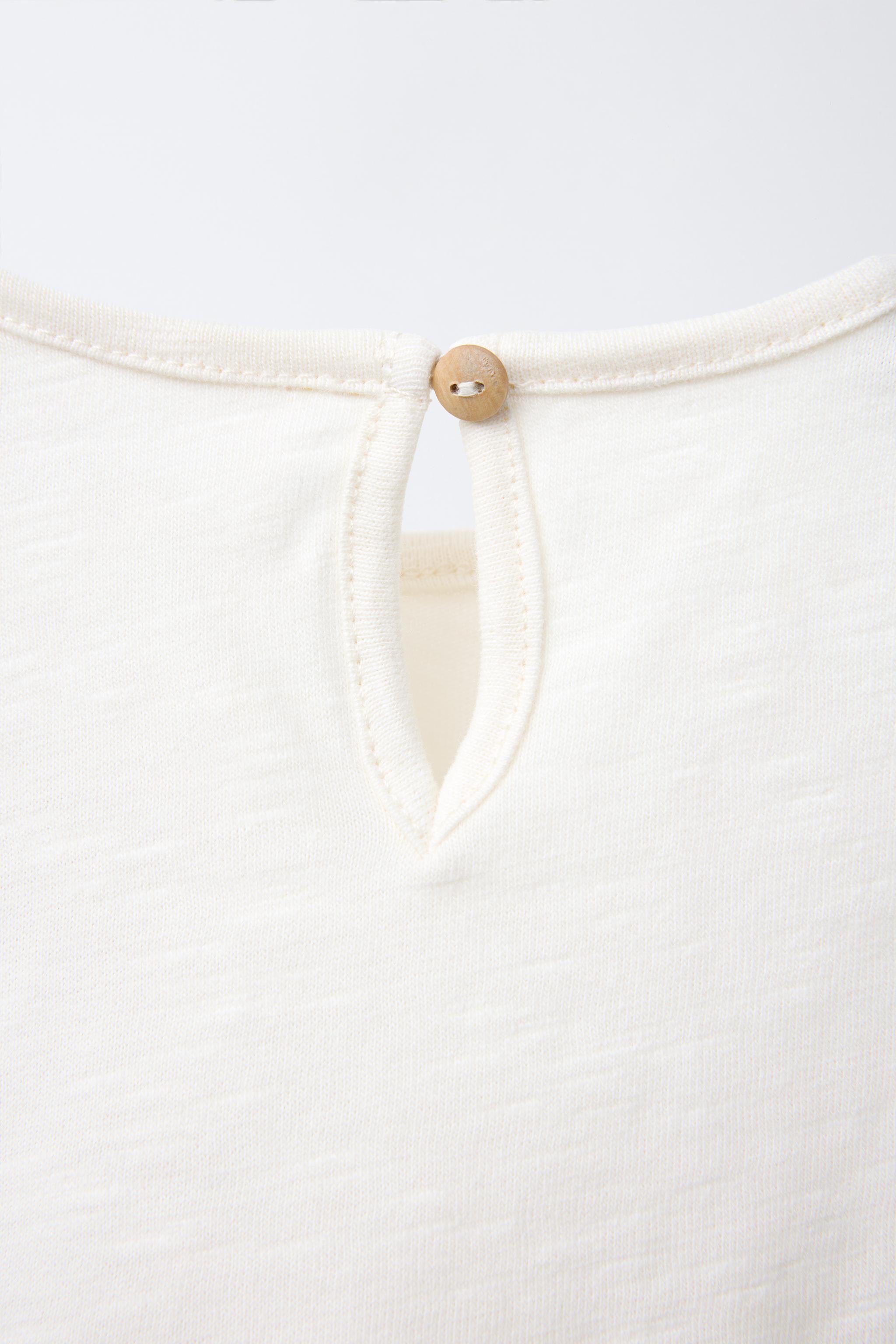 FLOWER APPLIQUÉ T-SHIRT