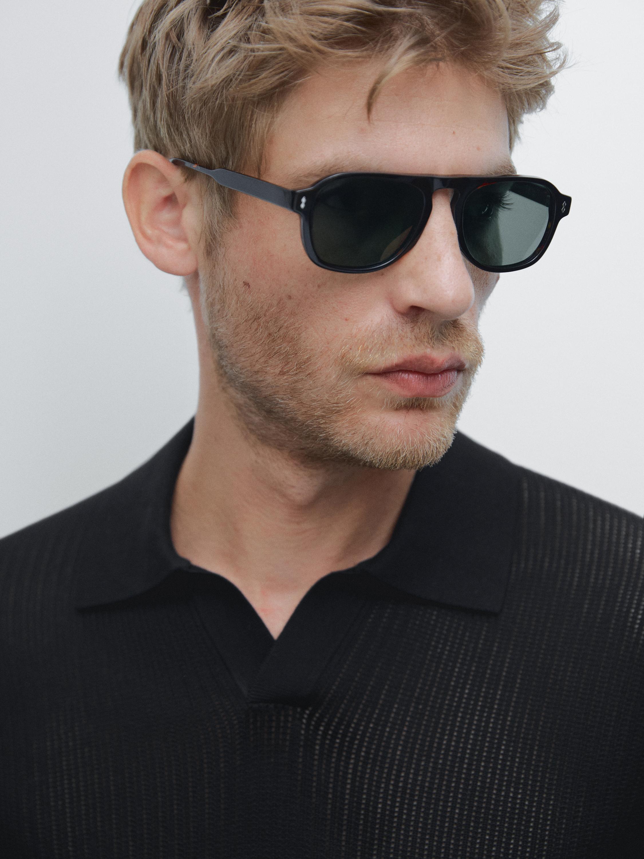 Cutwork V-neck polo shirt