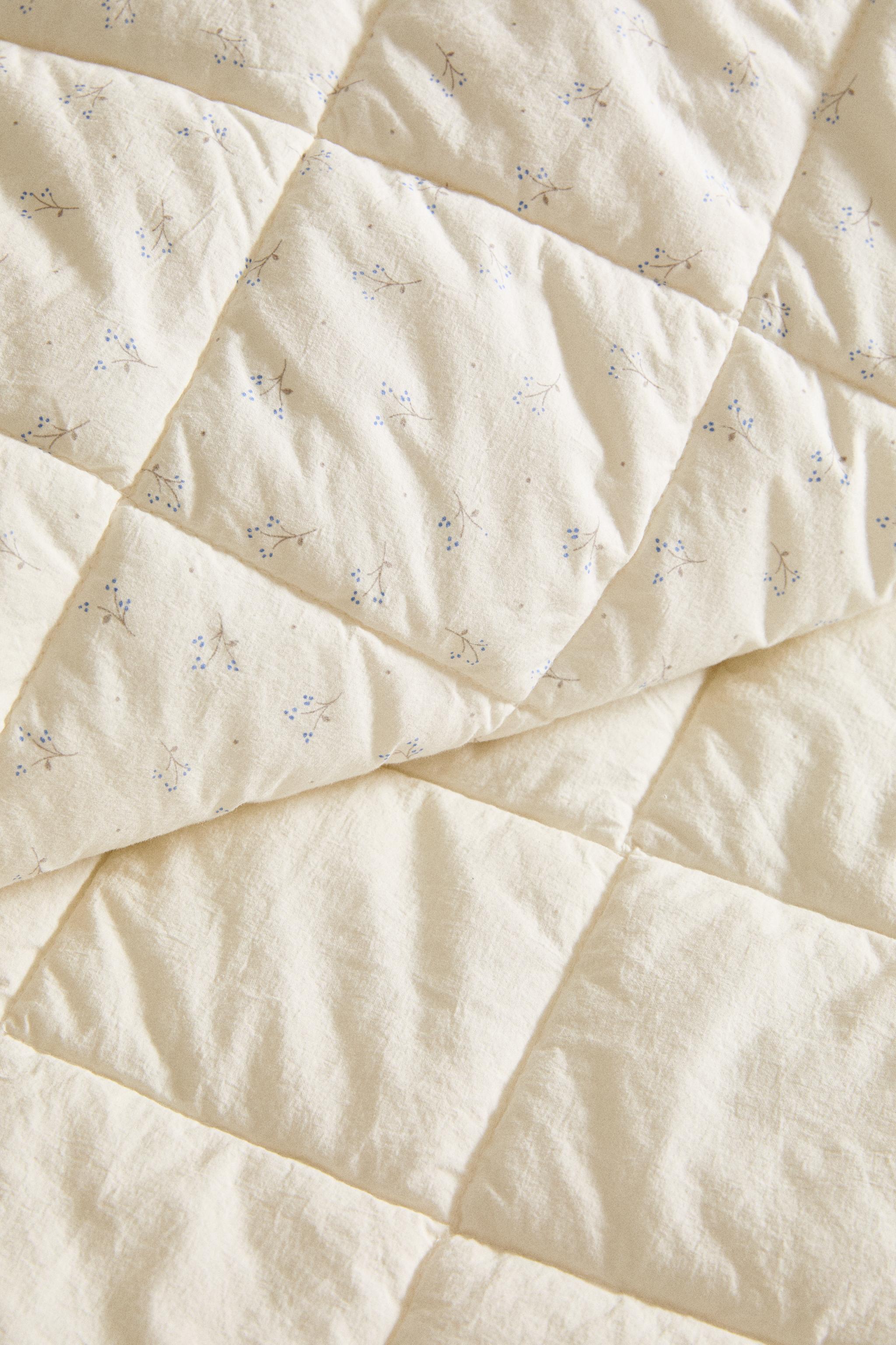 CHILDREN'S FLORAL PRINT QUILT