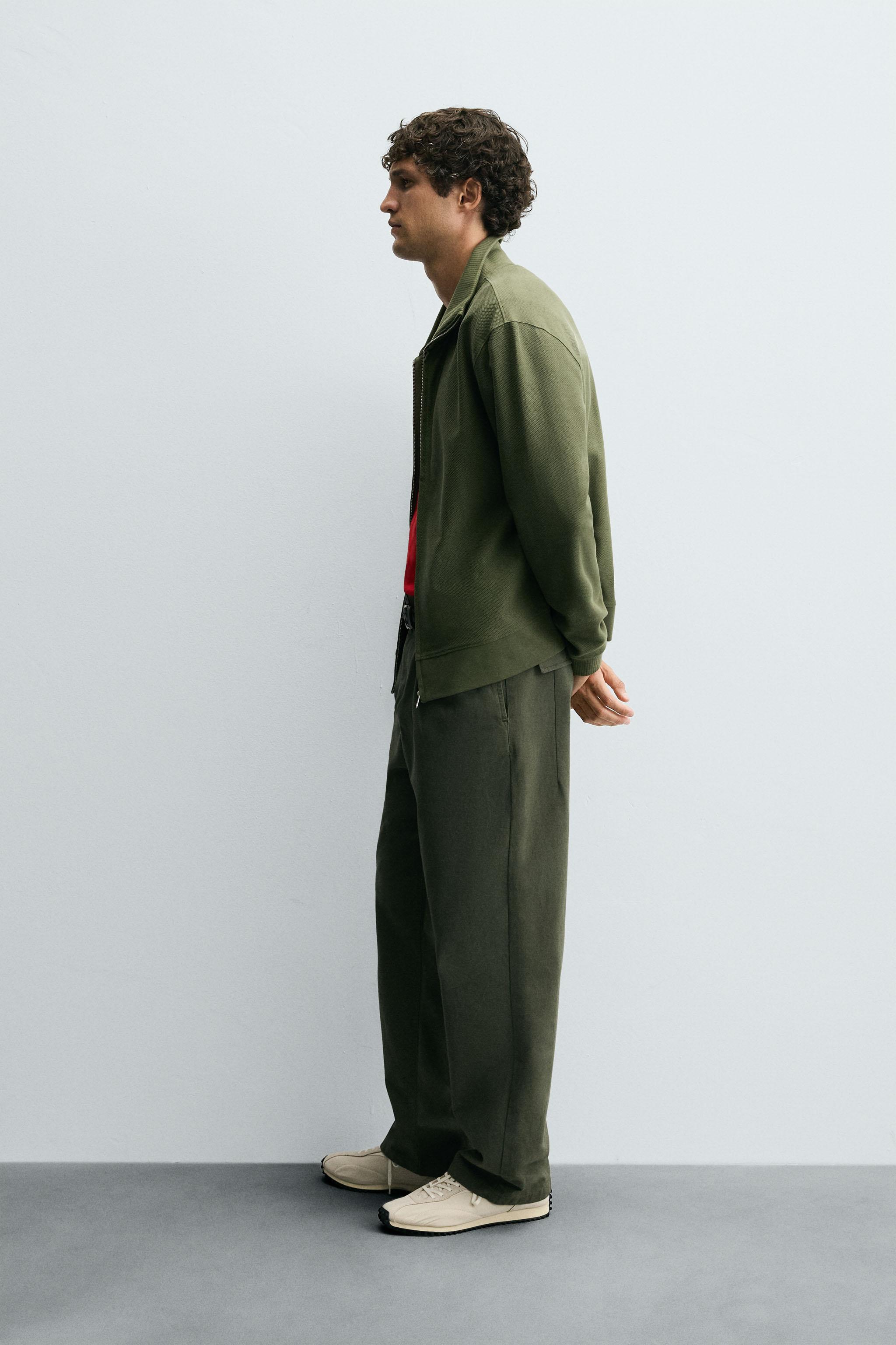 LIGHTWEIGHT QUARTER-ZIP SWEATSHIRT