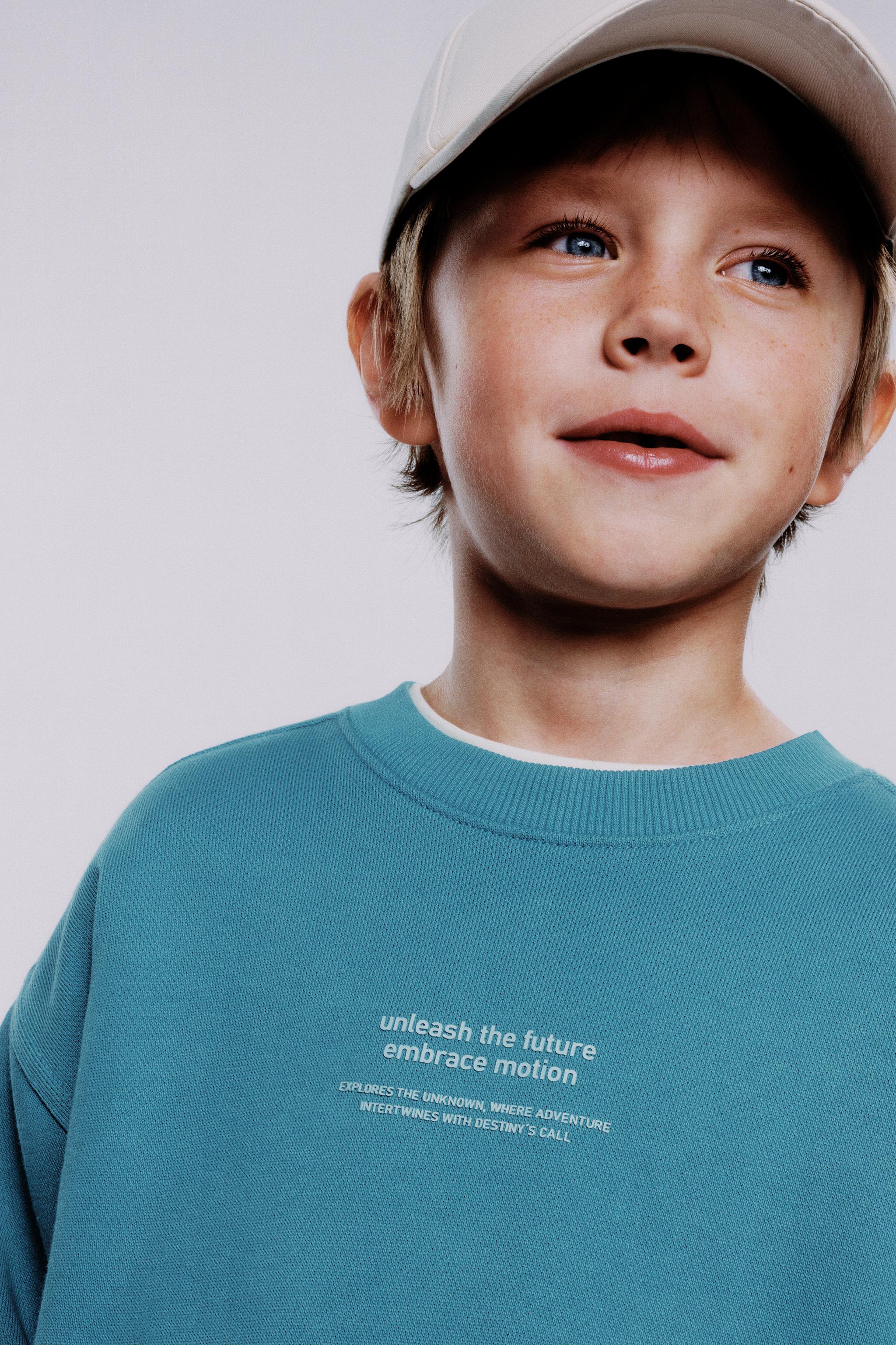 PLAIN SWEATSHIRT WITH RAISED TEXT