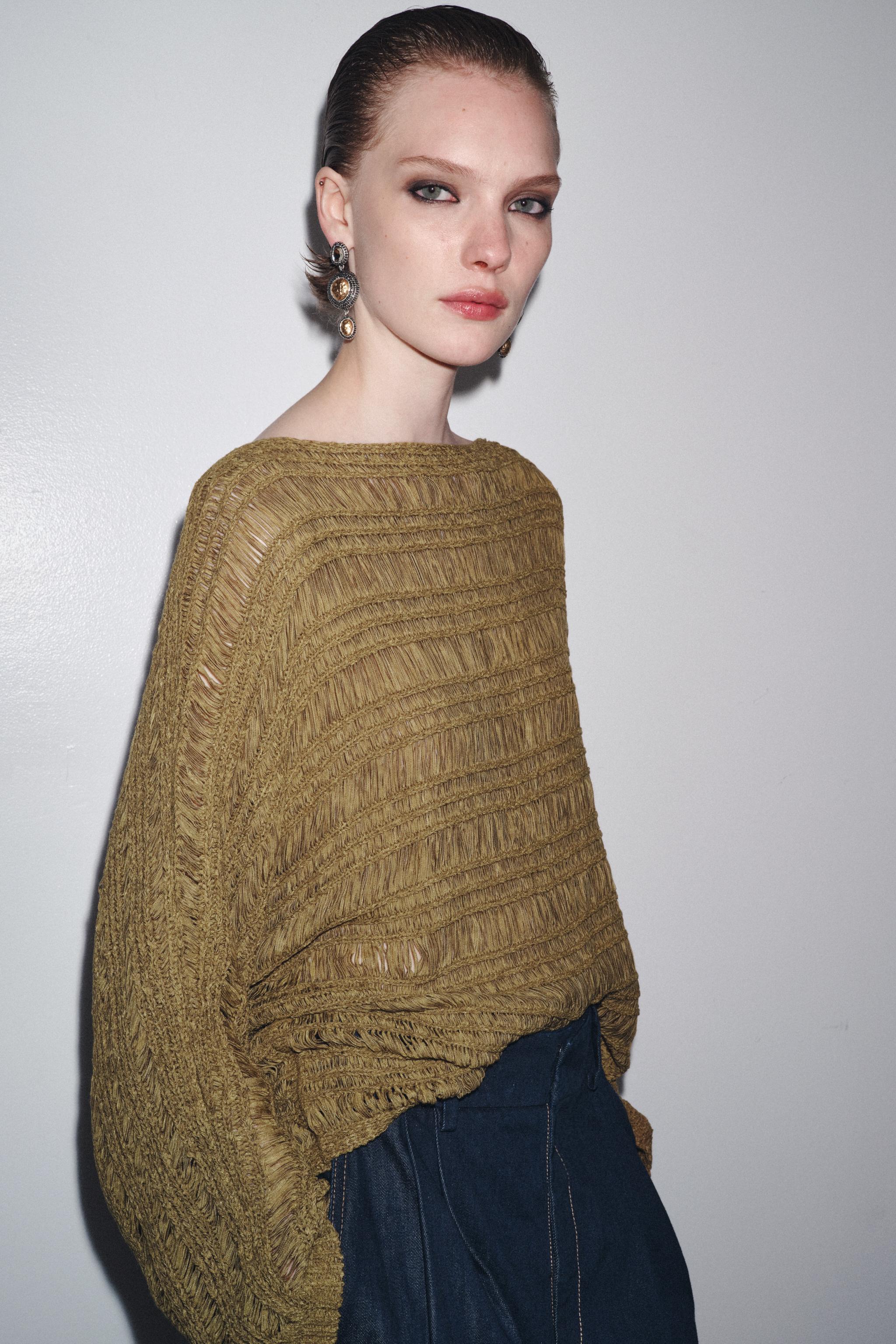 RIBBED KNIT SWEATER
