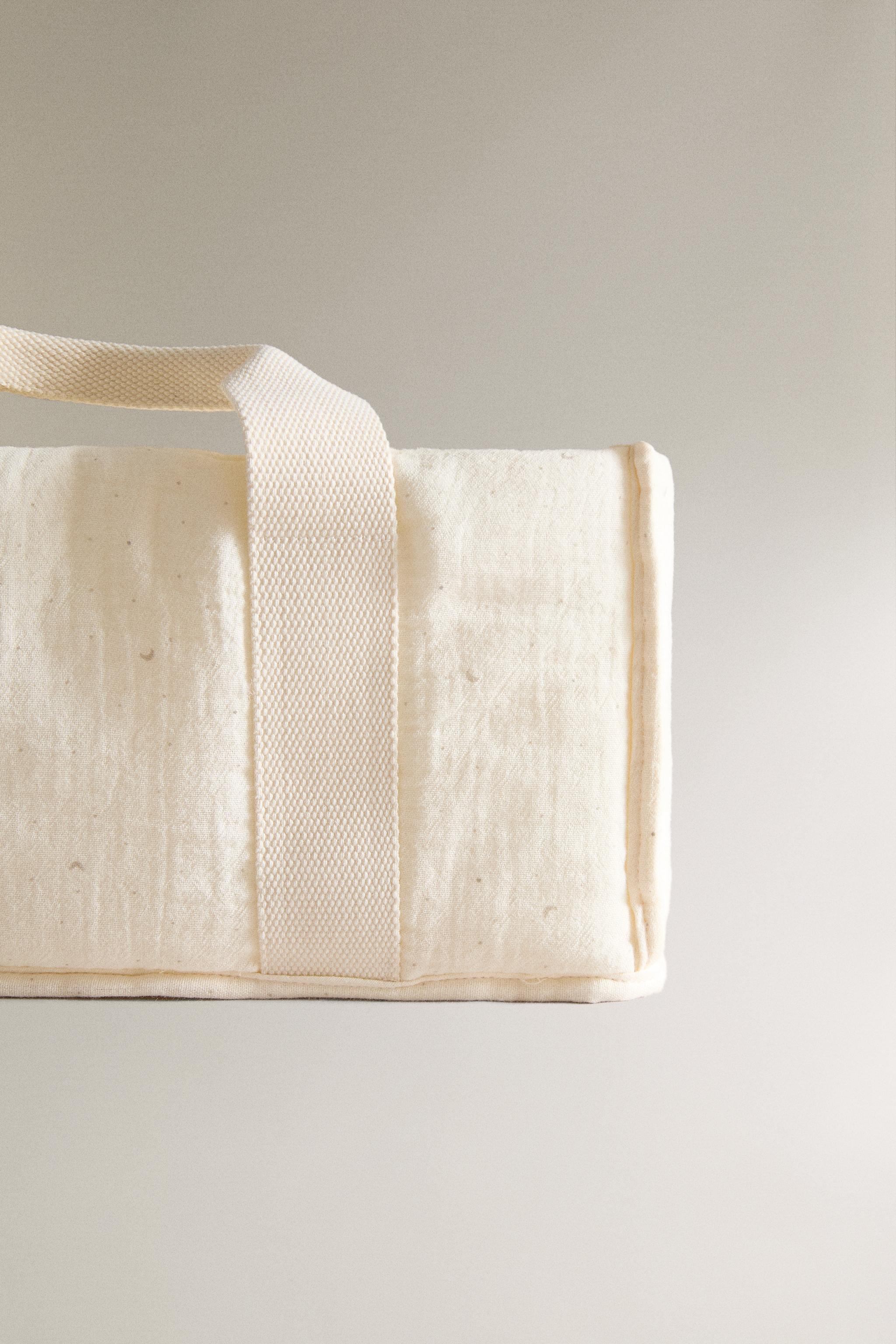 CHILDREN’S MOON TABLE ORGANIZER WITH HANDLES