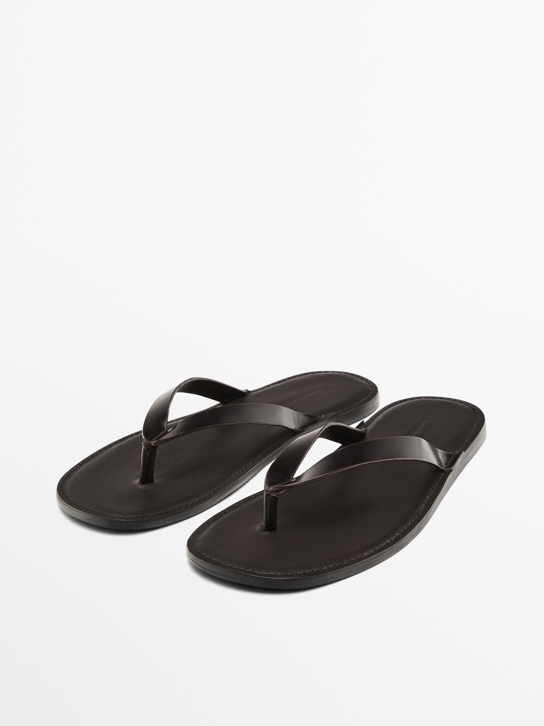 Leather sandals with toe divider