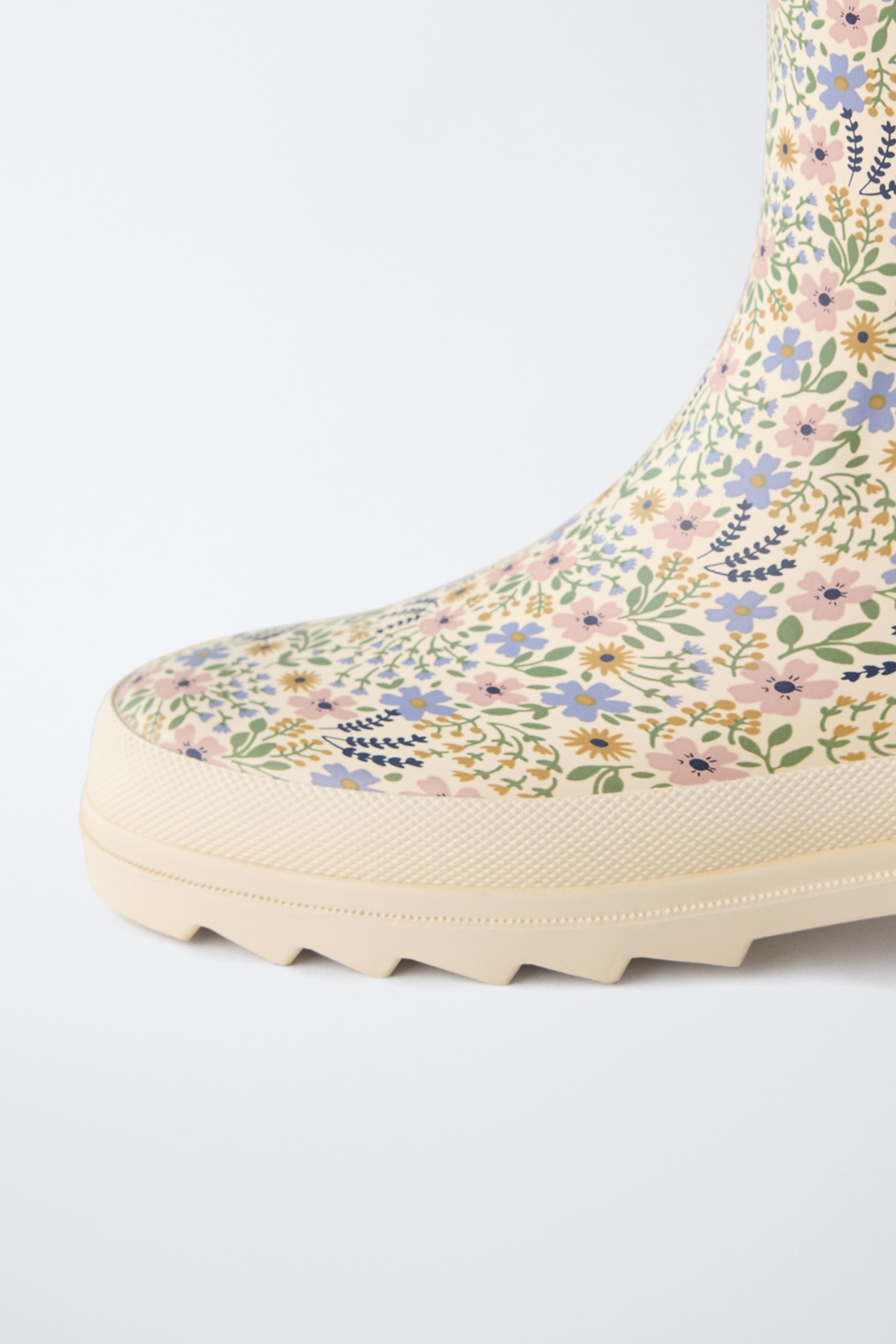 FLORAL RAIN BOOTS
