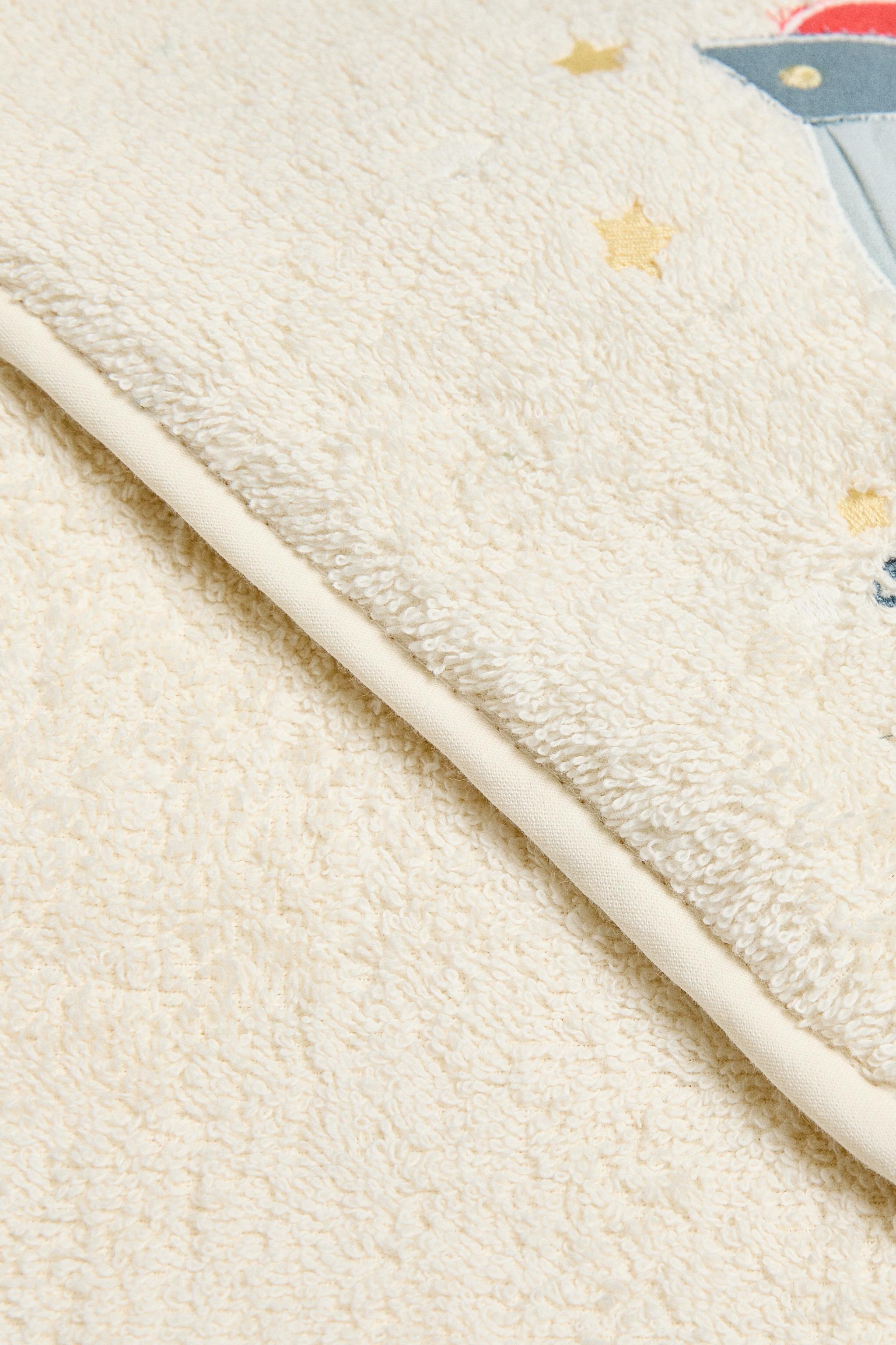 HOODED SPACESHIP BATH TOWEL