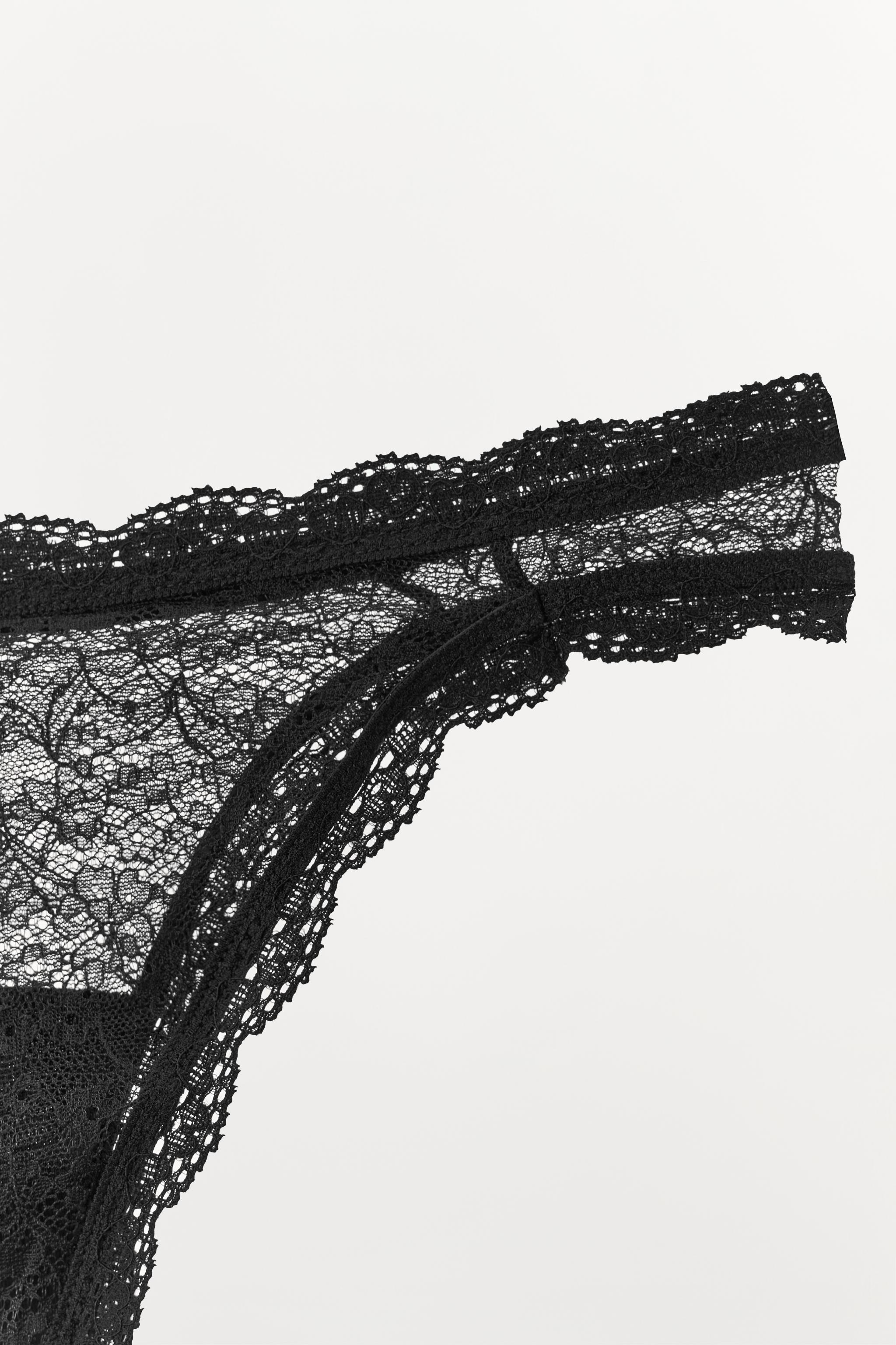 LACE PANTIES