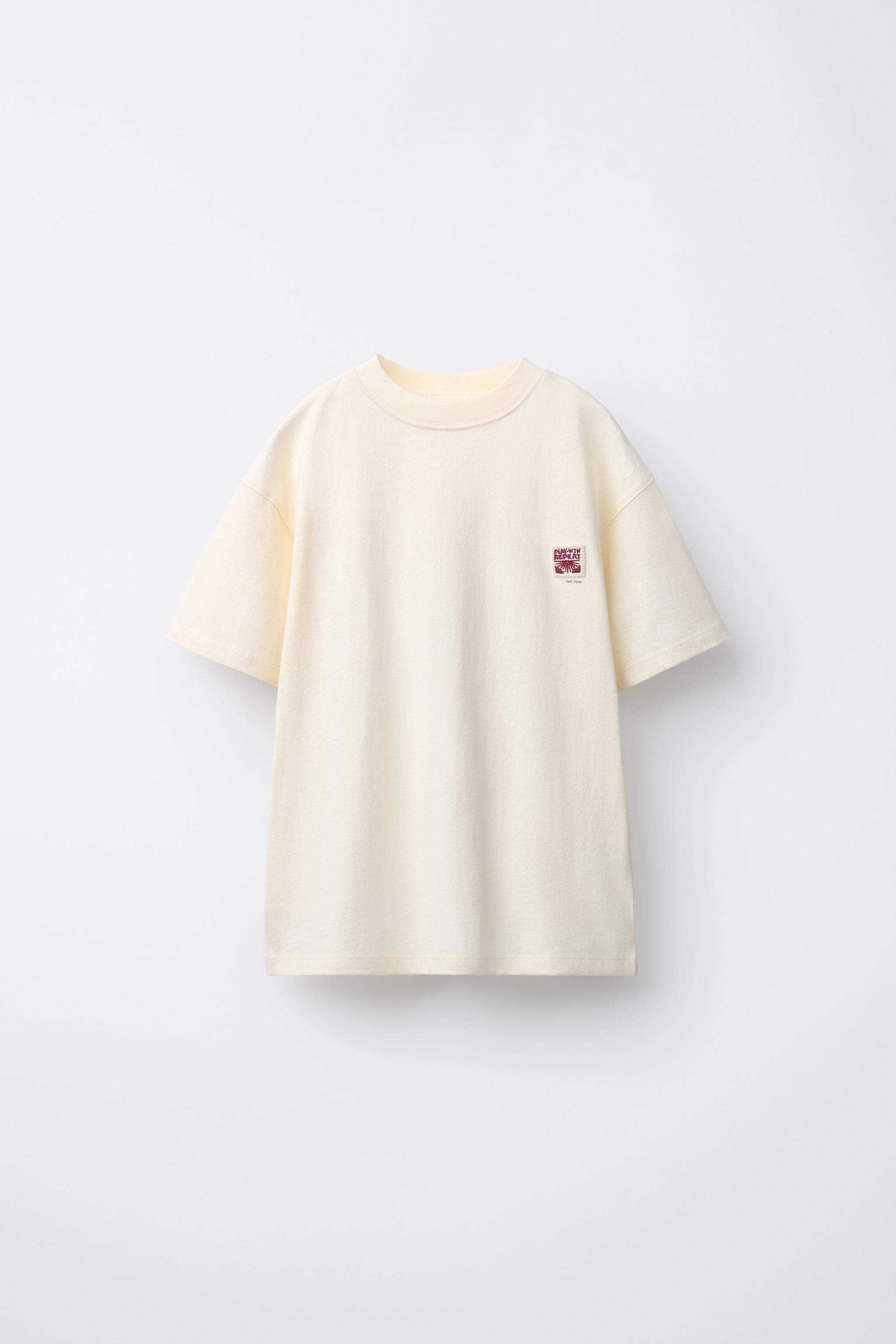 PLAIN PATCH APPLIQUÉ T-SHIRT