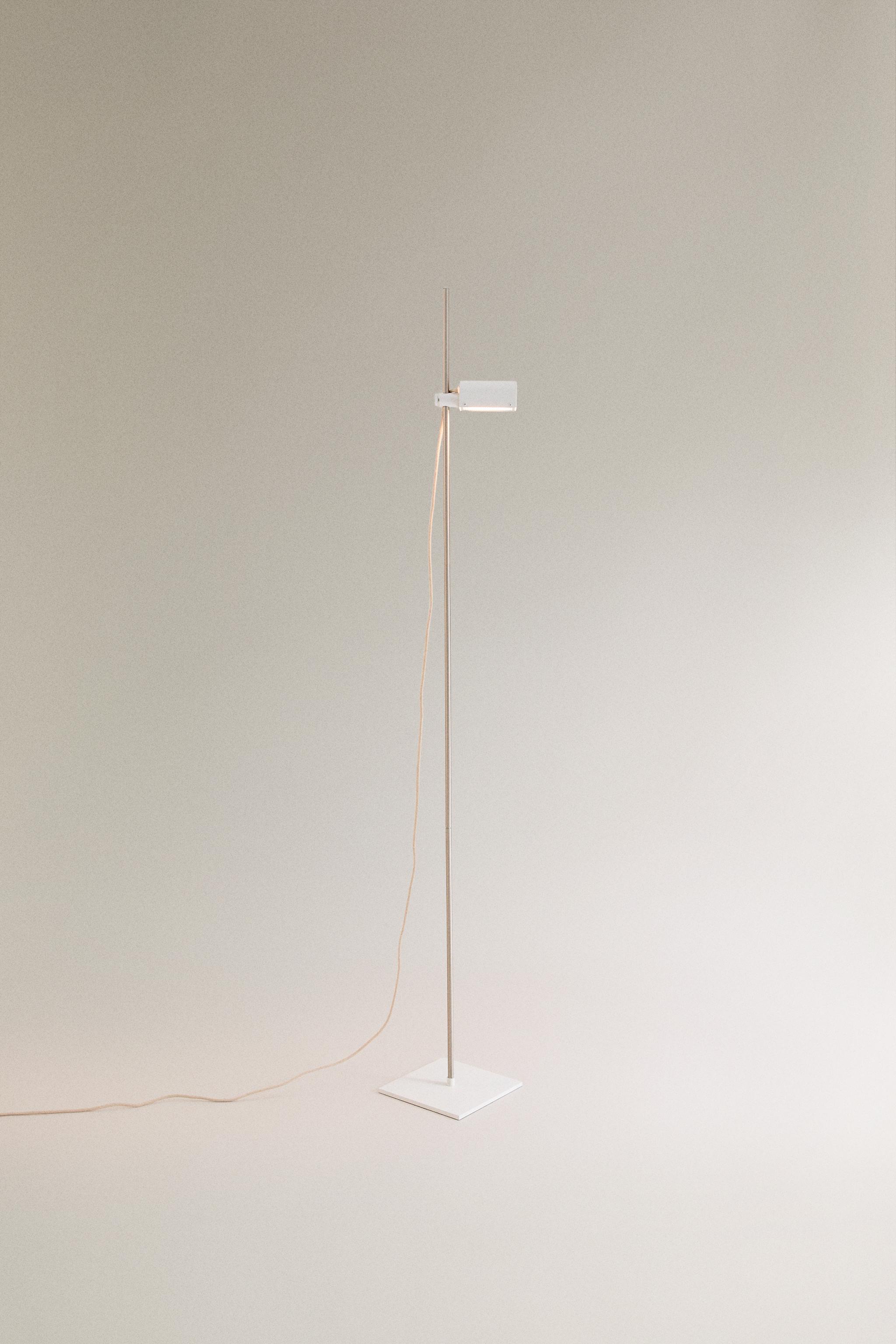 FLOOR LAMP | METAL SPOTLIGHT