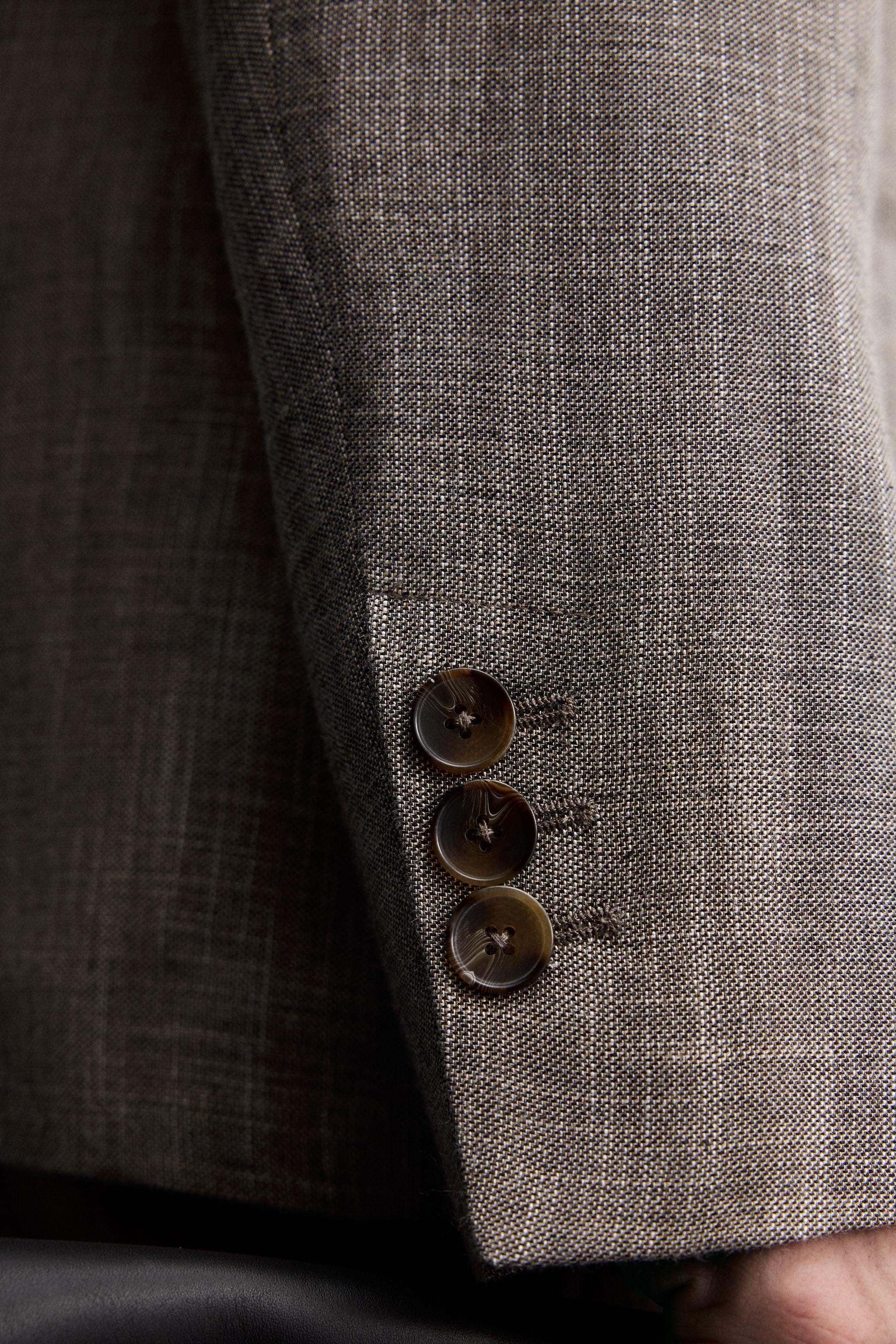 TEXTURED SUIT JACKET