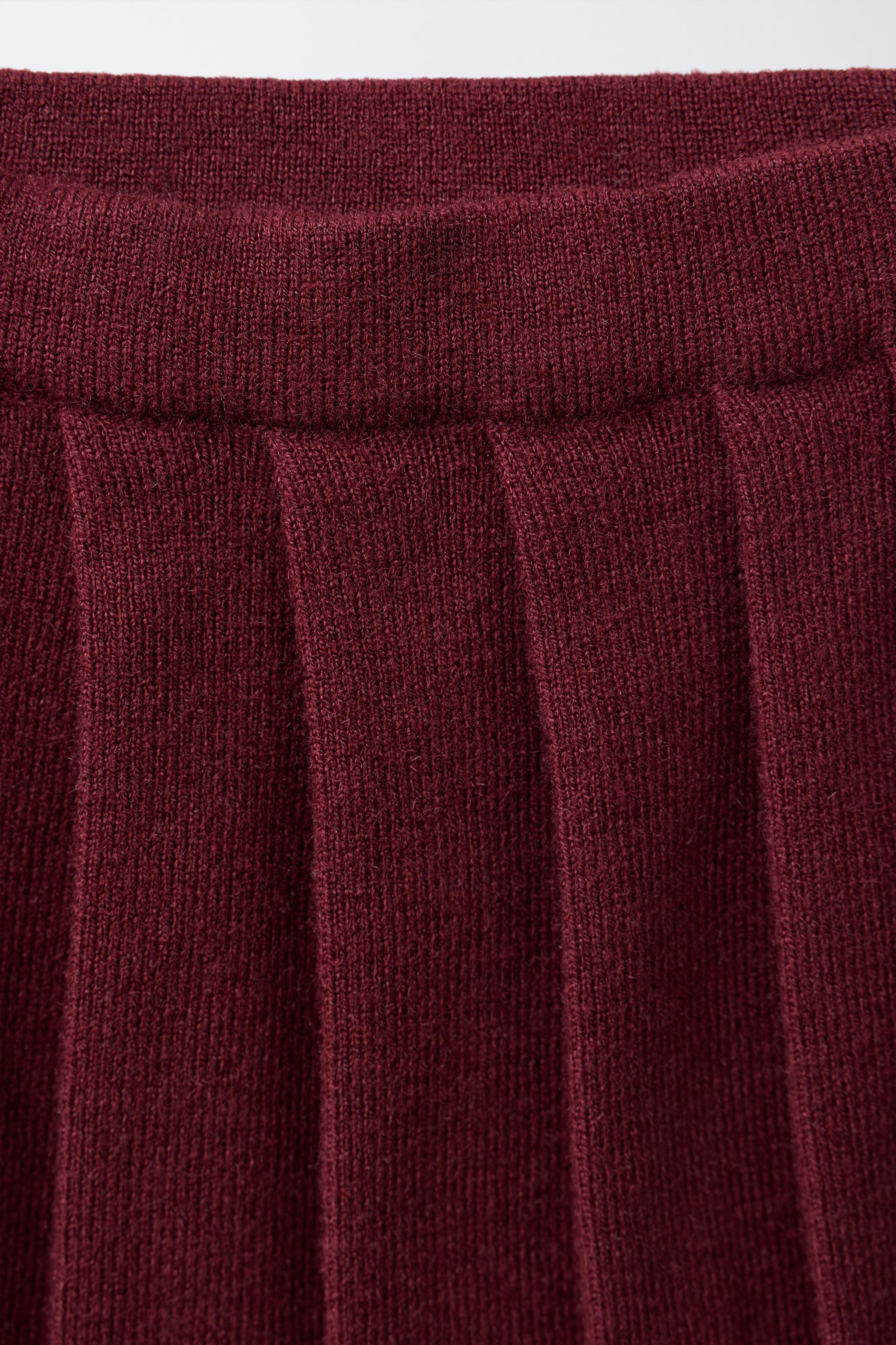 BOX PLEAT KNIT SKIRT