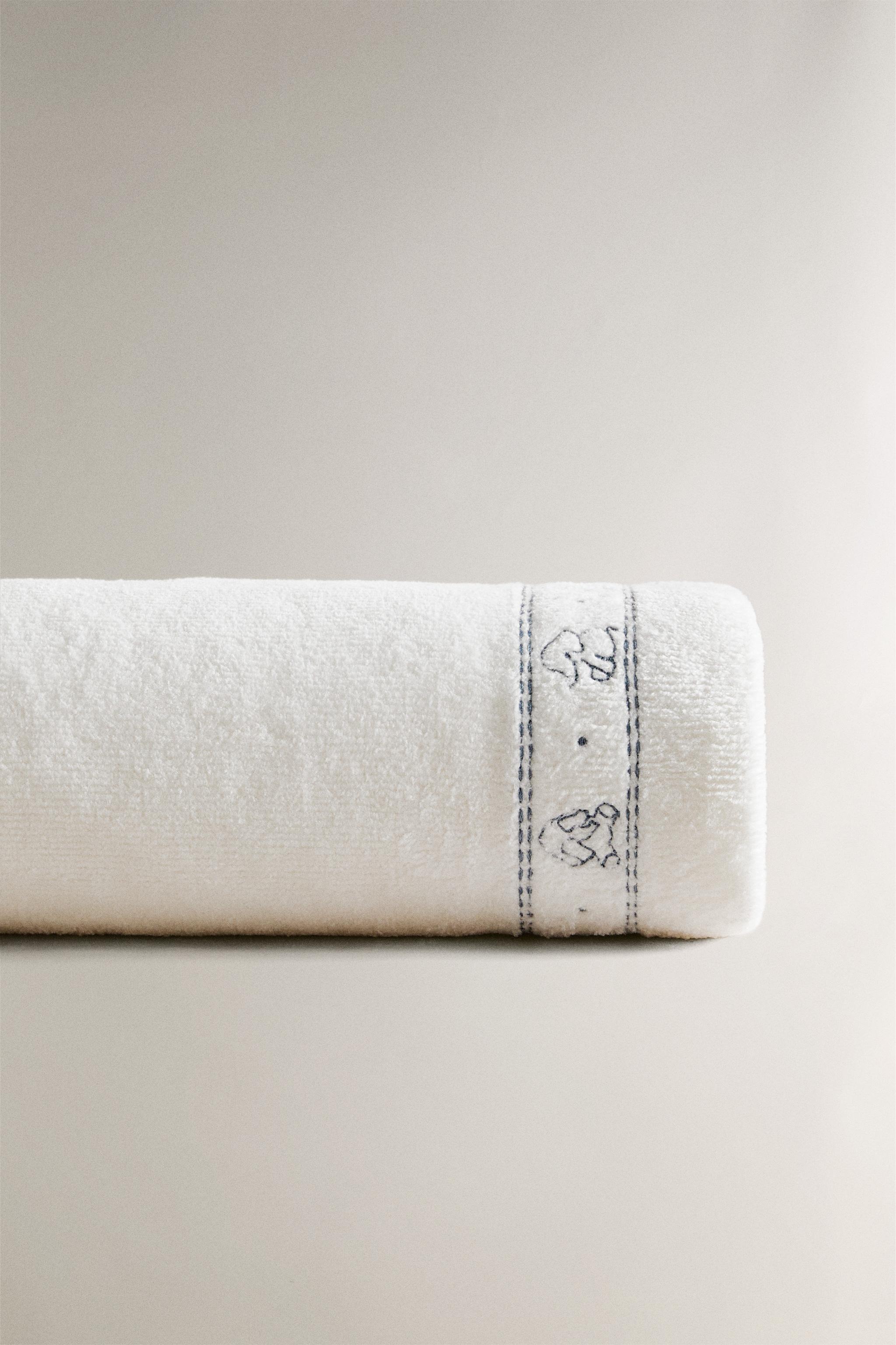 CHILDREN'S ELEPHANT VELOUR BATH TOWEL