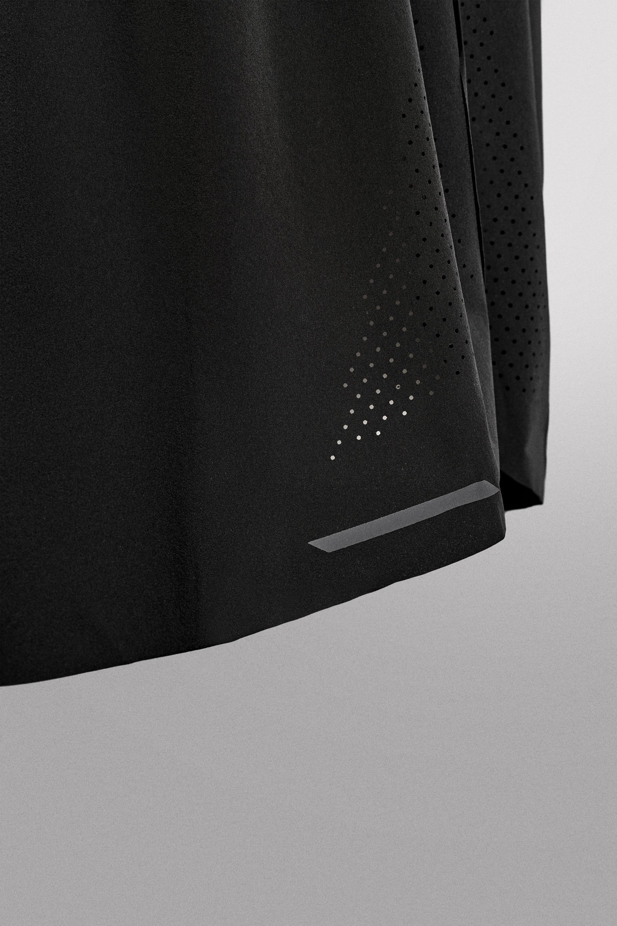 SHORT RUNNING SHORTS