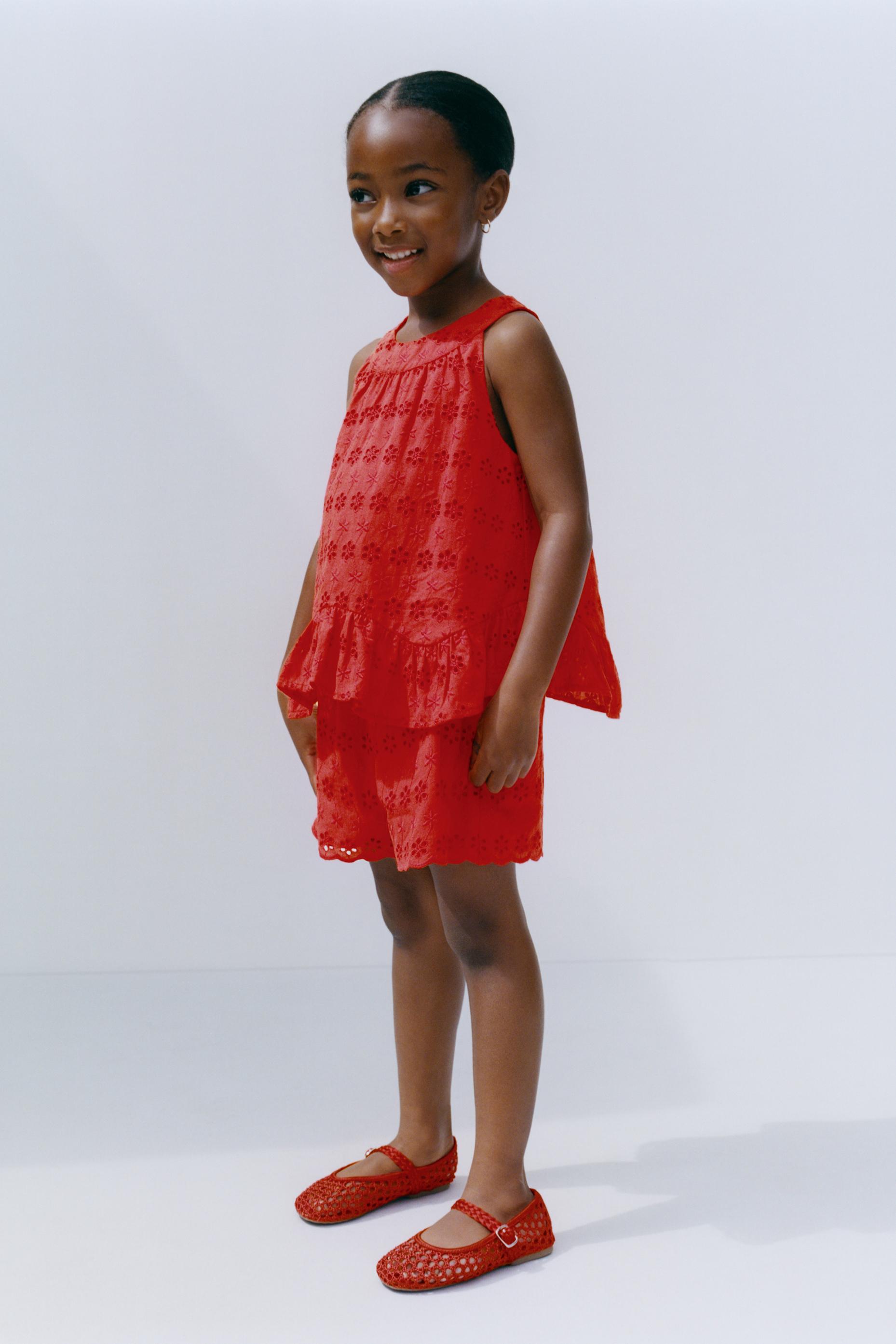 FLORAL EMBROIDERED TOP