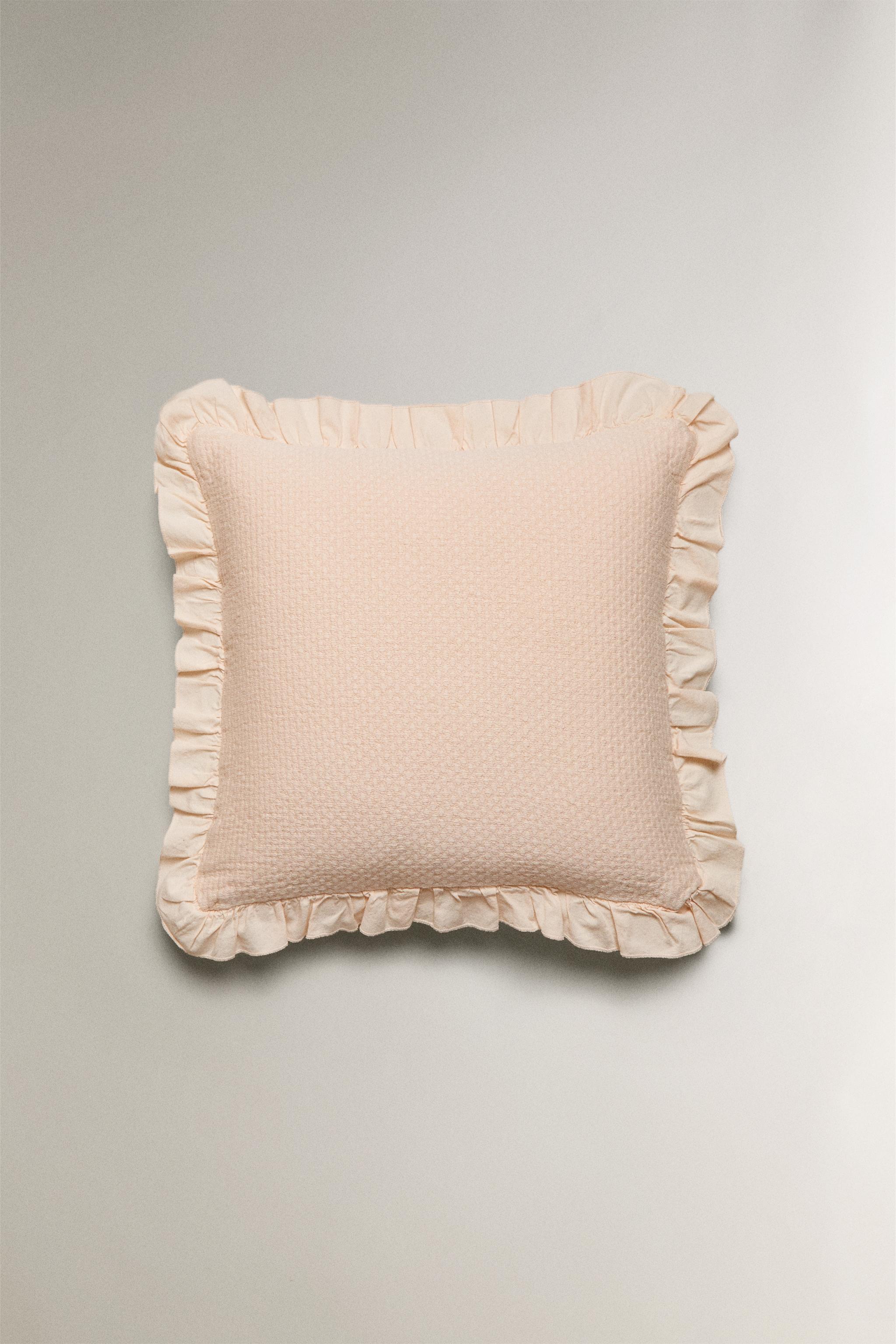 CHILDREN’S THROW PILLOW COVER WITH RUFFLES