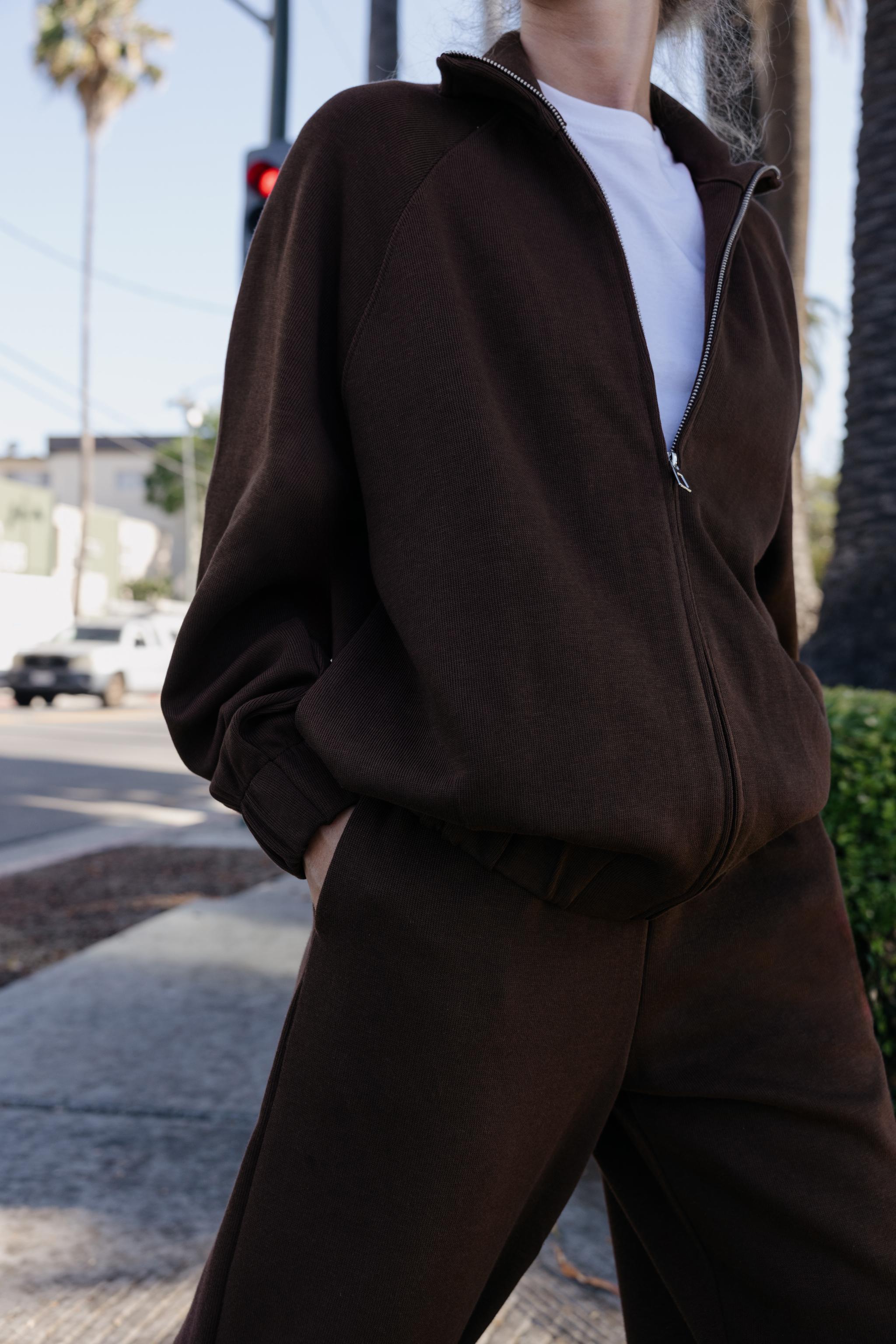 SOFT ZIP SWEATSHIRT