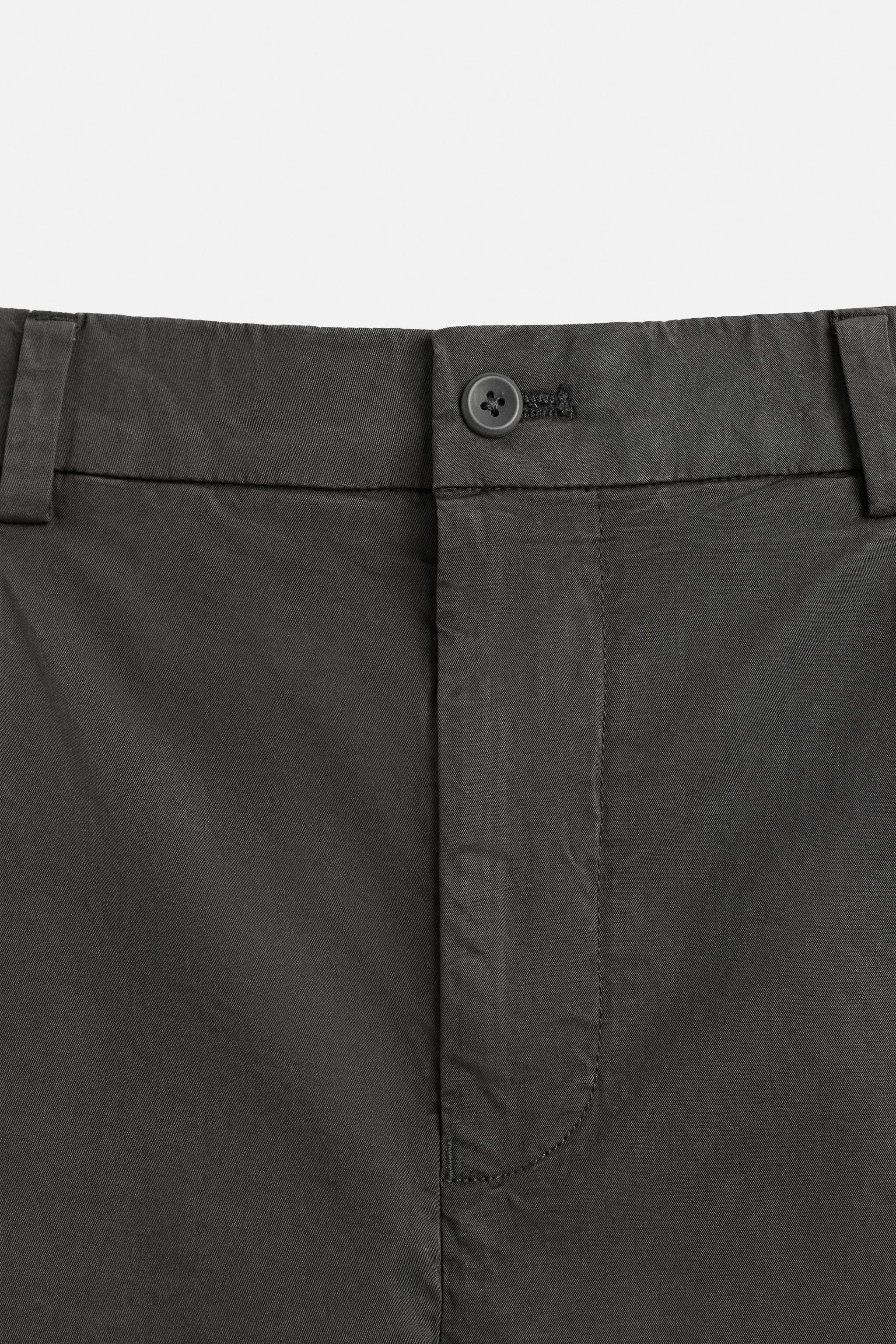 REGULAR FIT PLEATED BERMUDA SHORTS