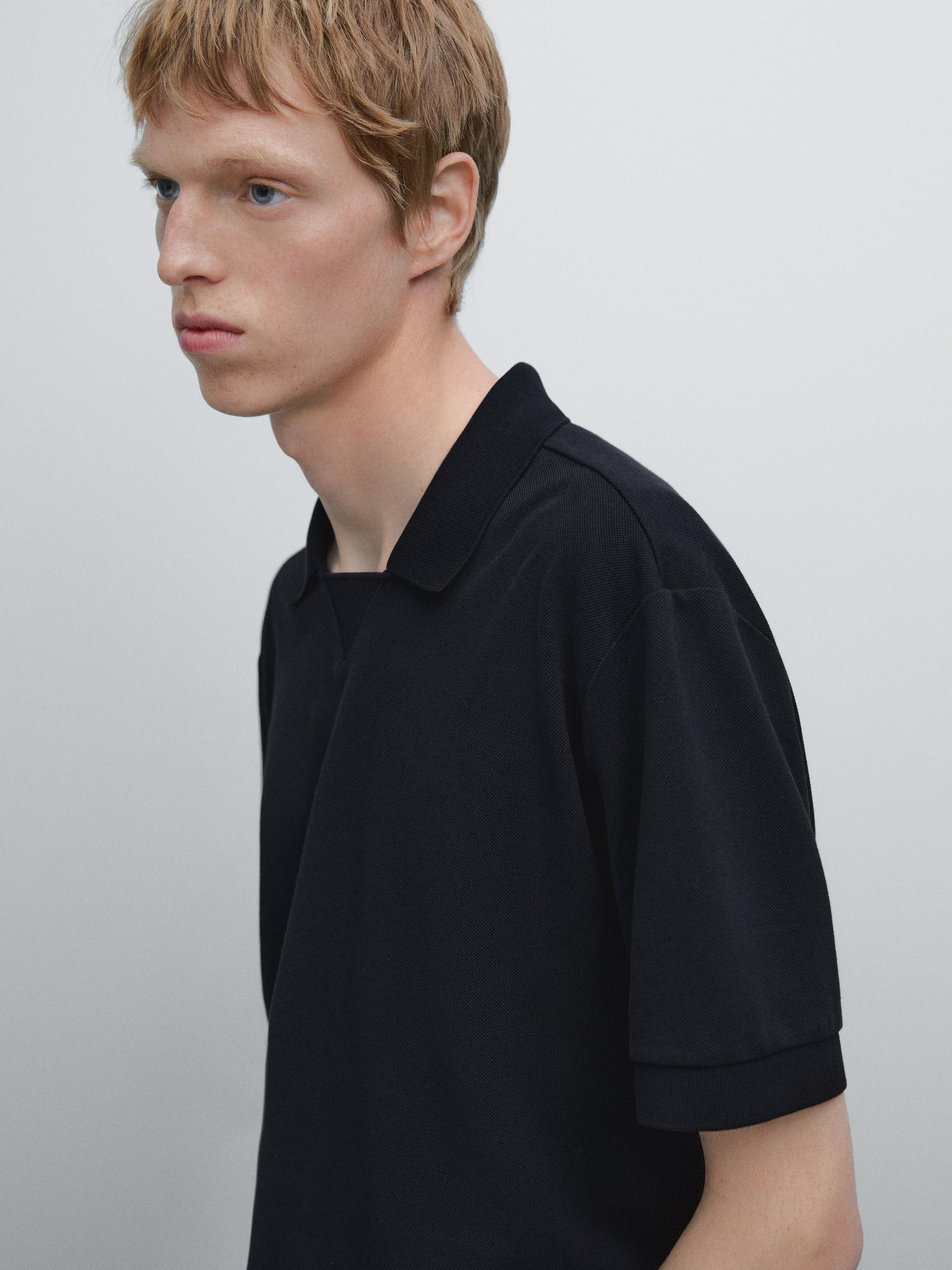 Short sleeve micro-textured polo shirt