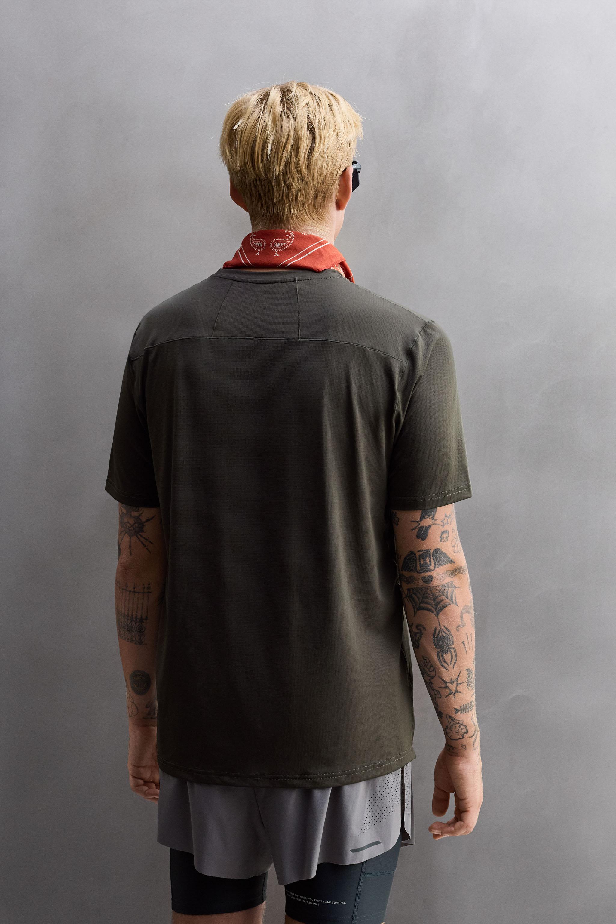 TEXTURED TRAINING T-SHIRT