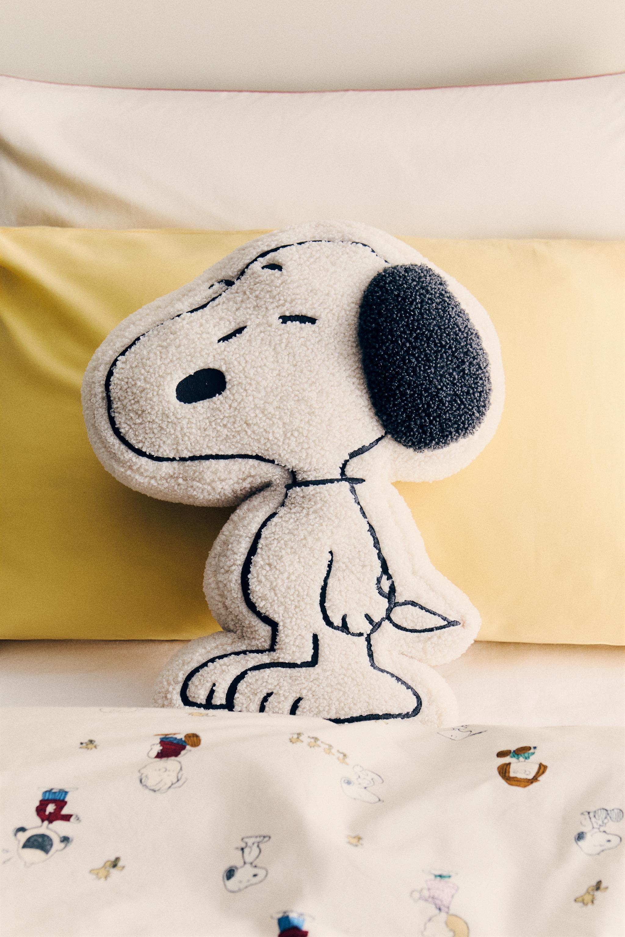 PEANUTS™ CHILDREN’S FAUX SHEARLING THROW PILLOW