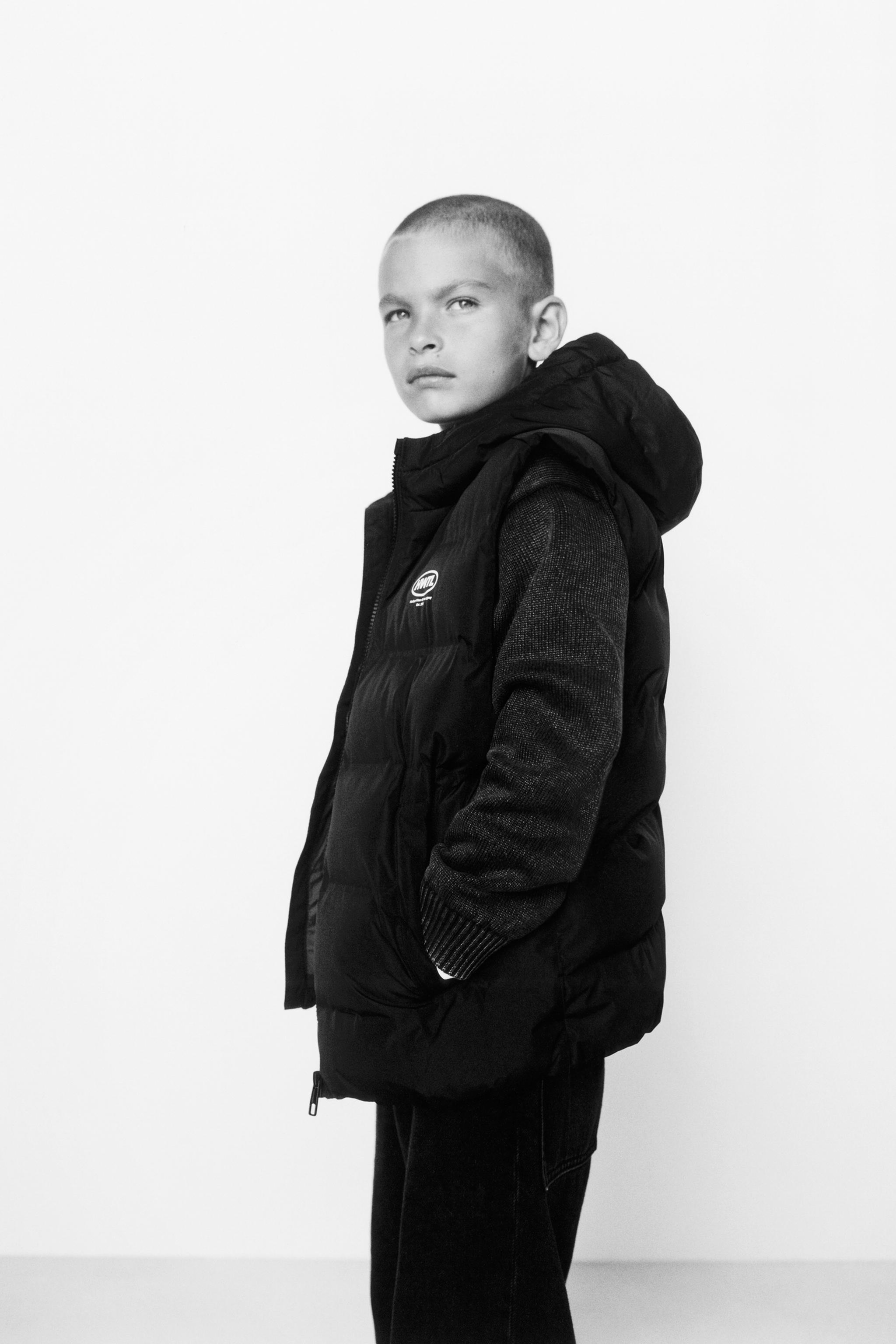 WATER REPELLENT HOODIE VEST