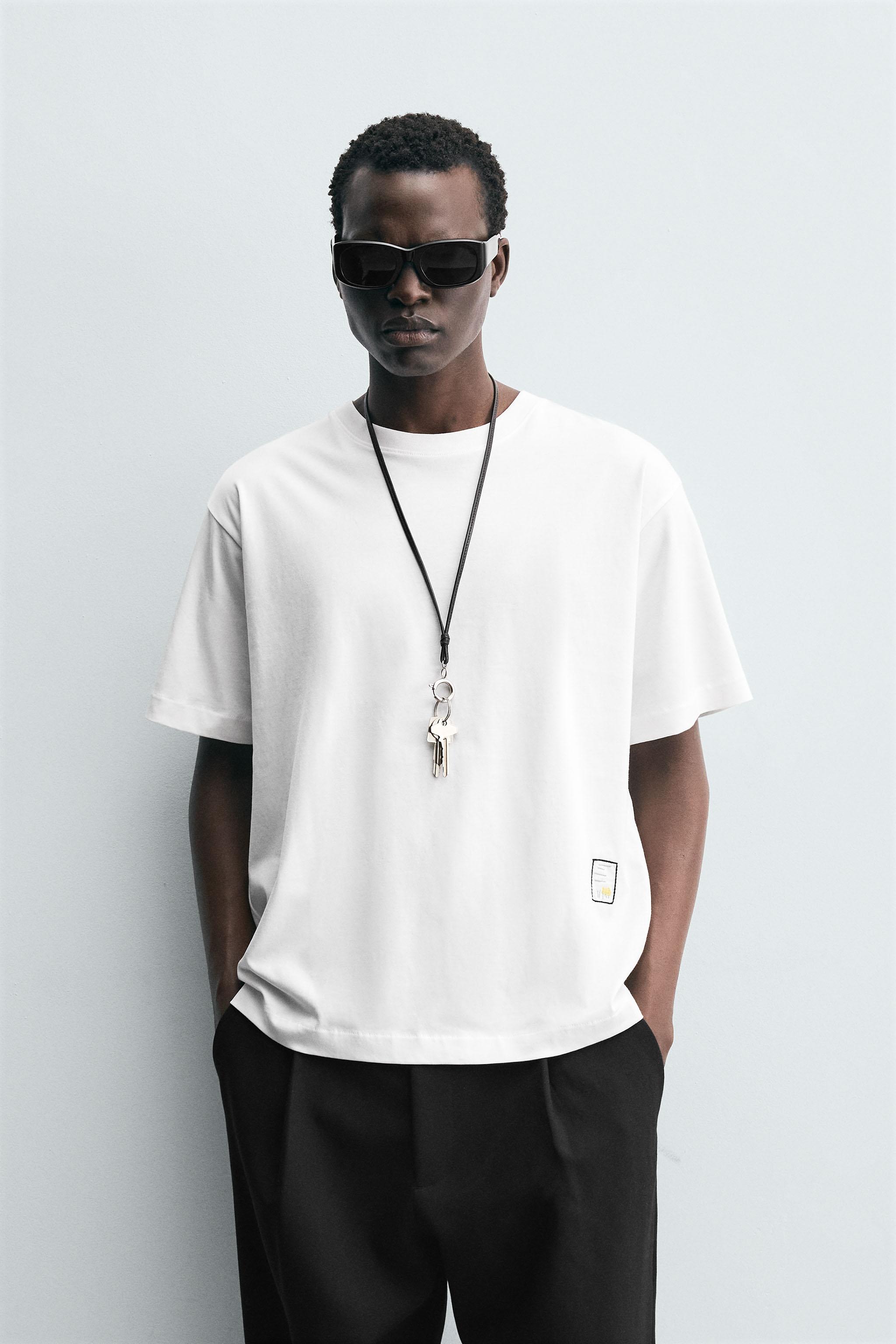 CONTRAST PATCH T-SHIRT