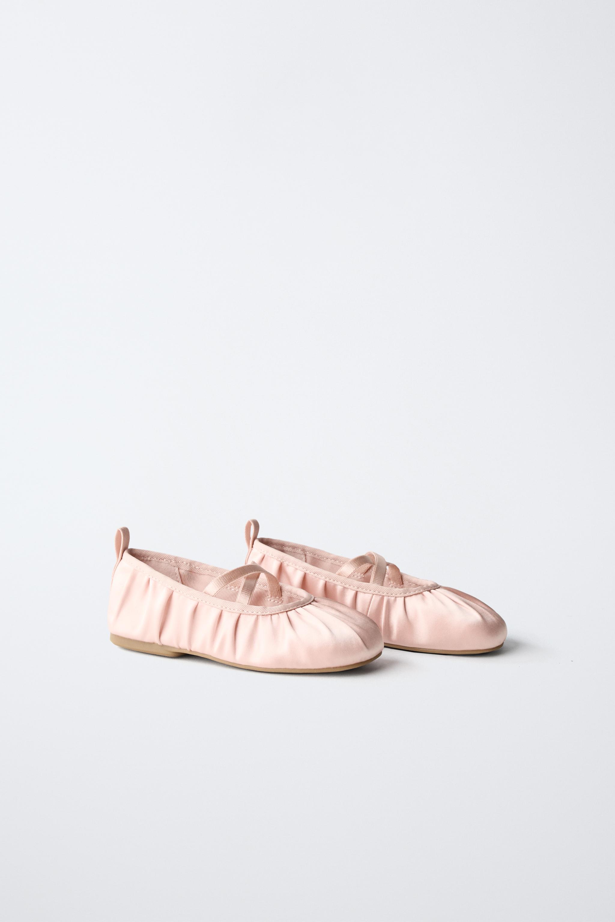 BALLET FLATS WITH DETAIL