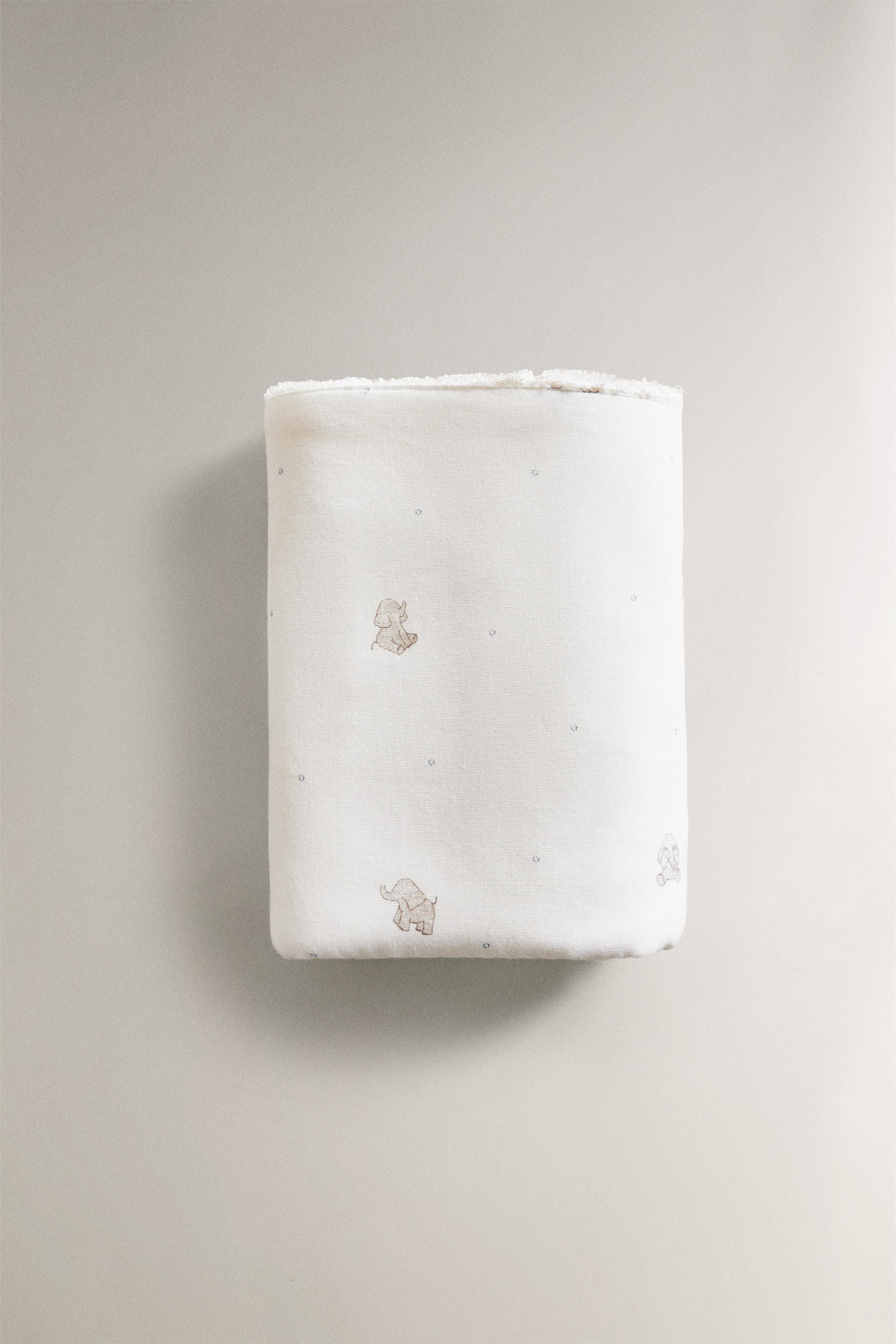 CHILDREN'S ELEPHANT BATH TOWEL