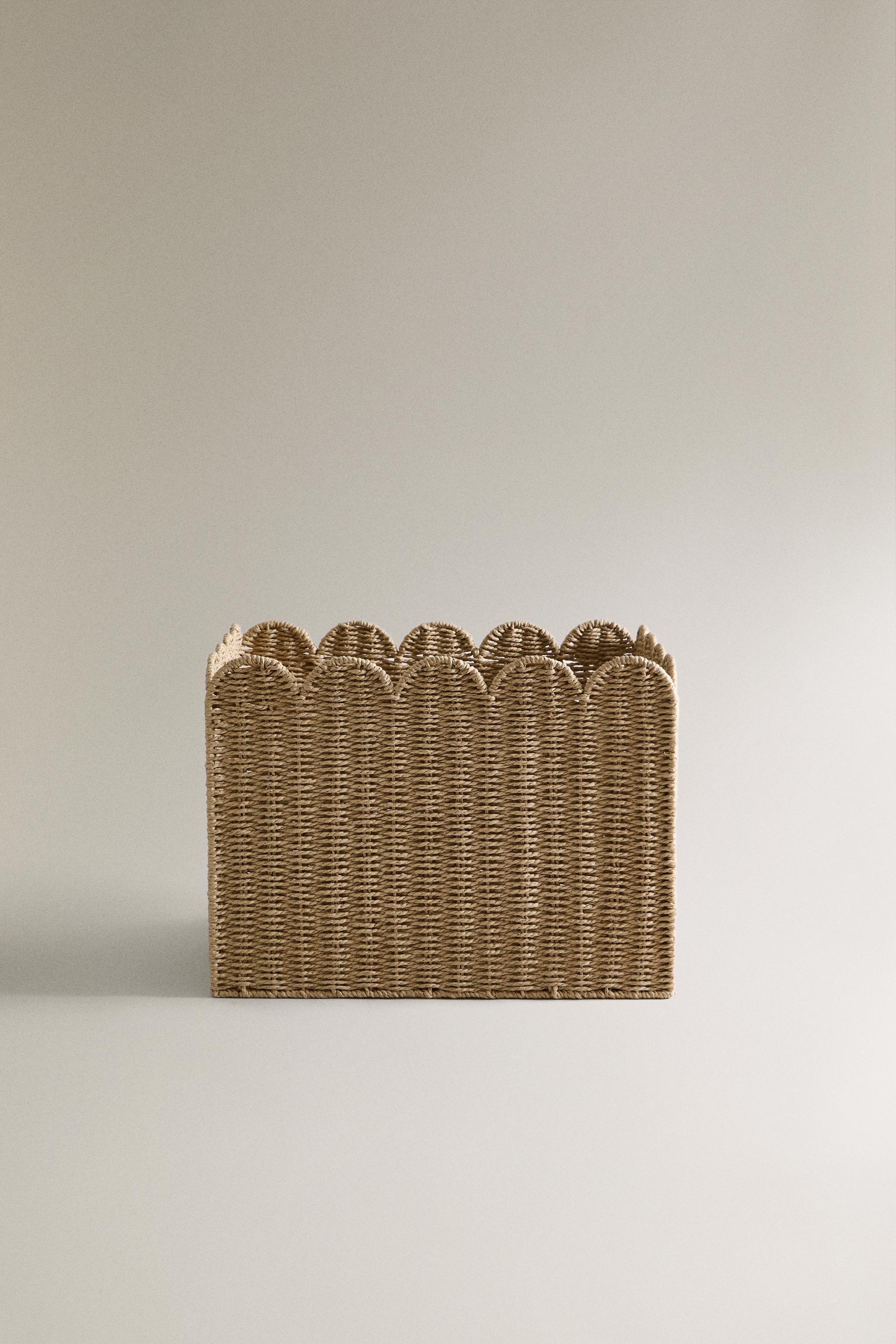 CHILDREN'S LARGE SCALLOPED BASKET