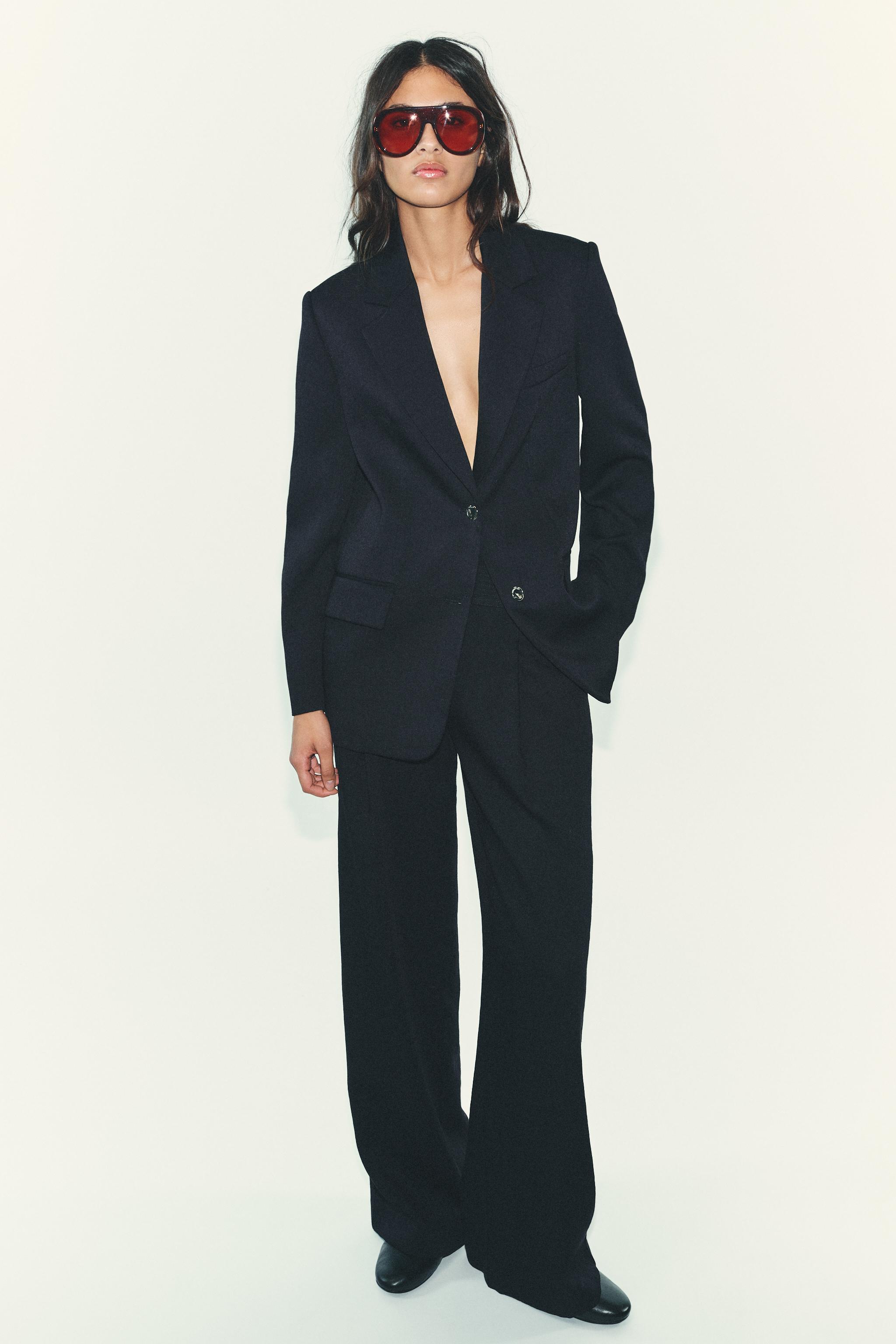 STRAIGHT CUT BUTTONED BLAZER