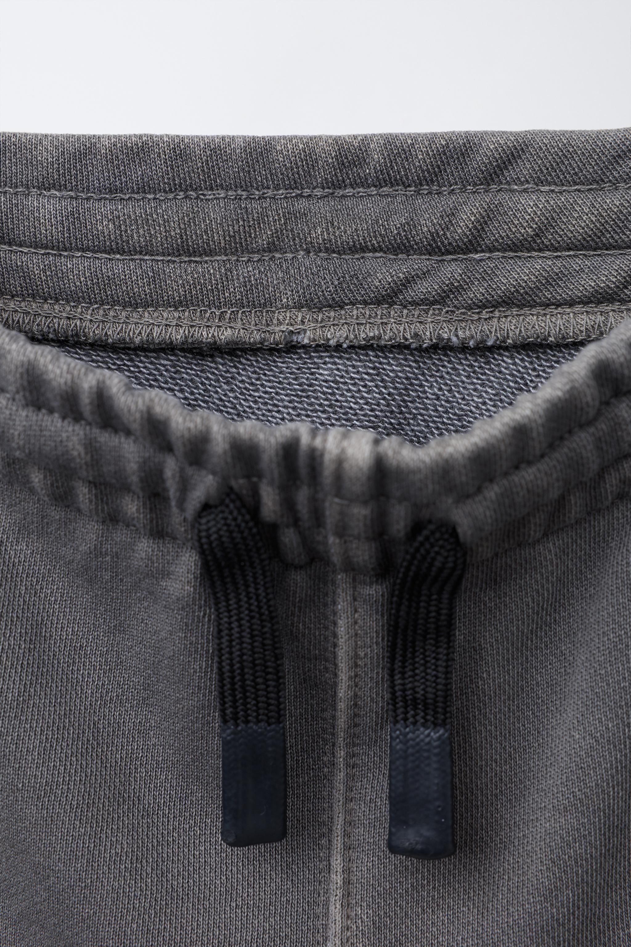 STRAIGHT FIT GARMENT DYE PLUSH SHORTS