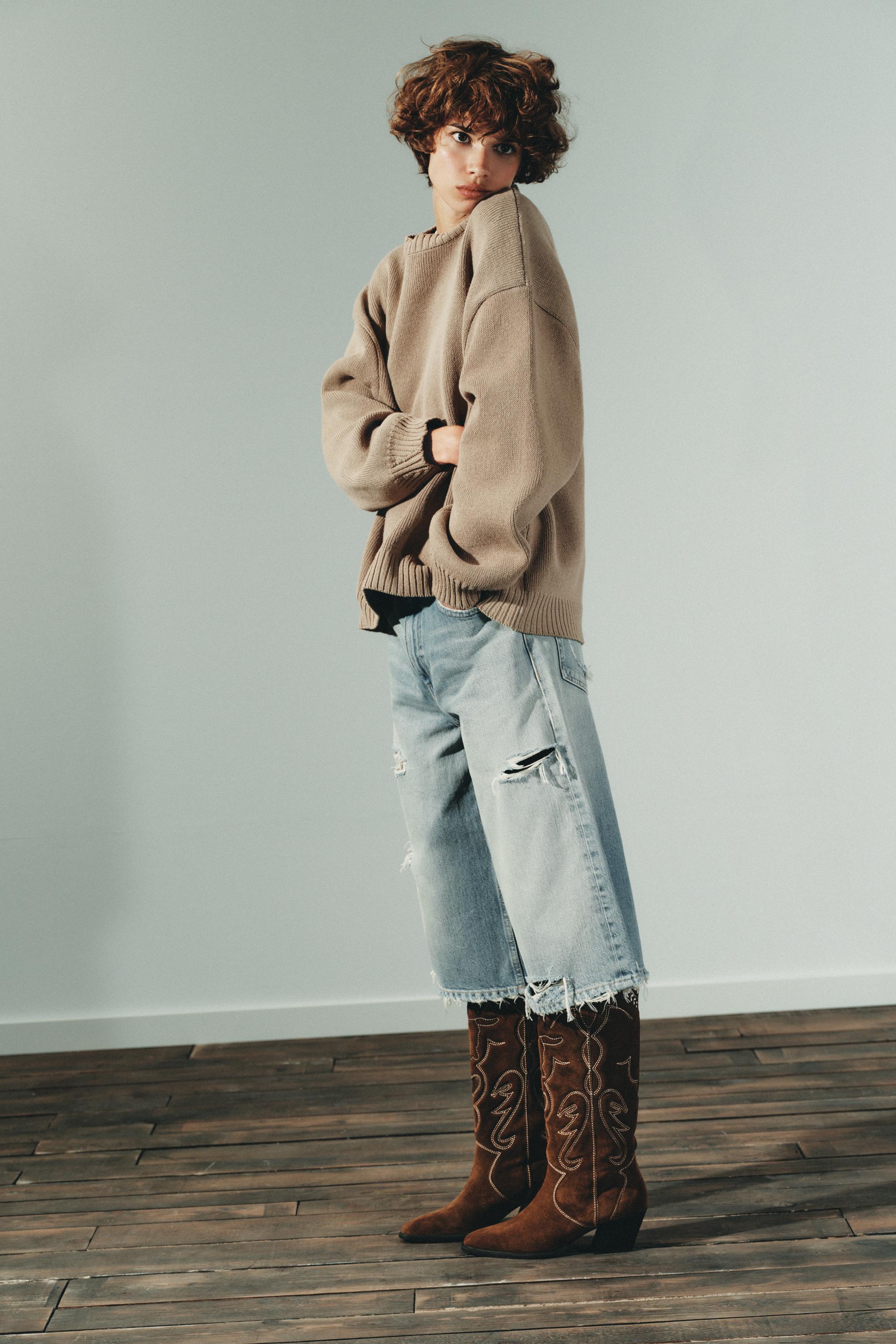 OVERSIZED KNIT SWEATER