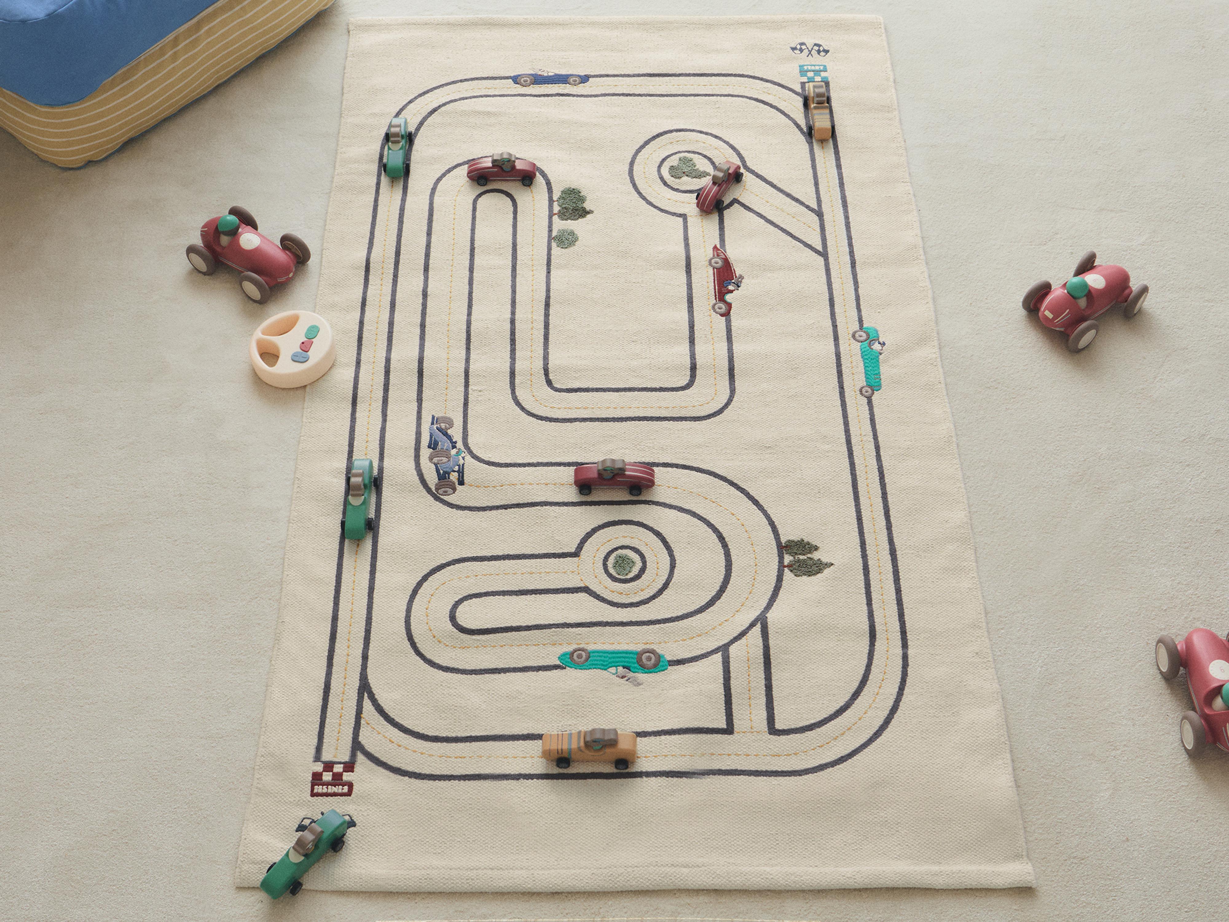 CHILDREN'S RACE TRACK AREA RUG