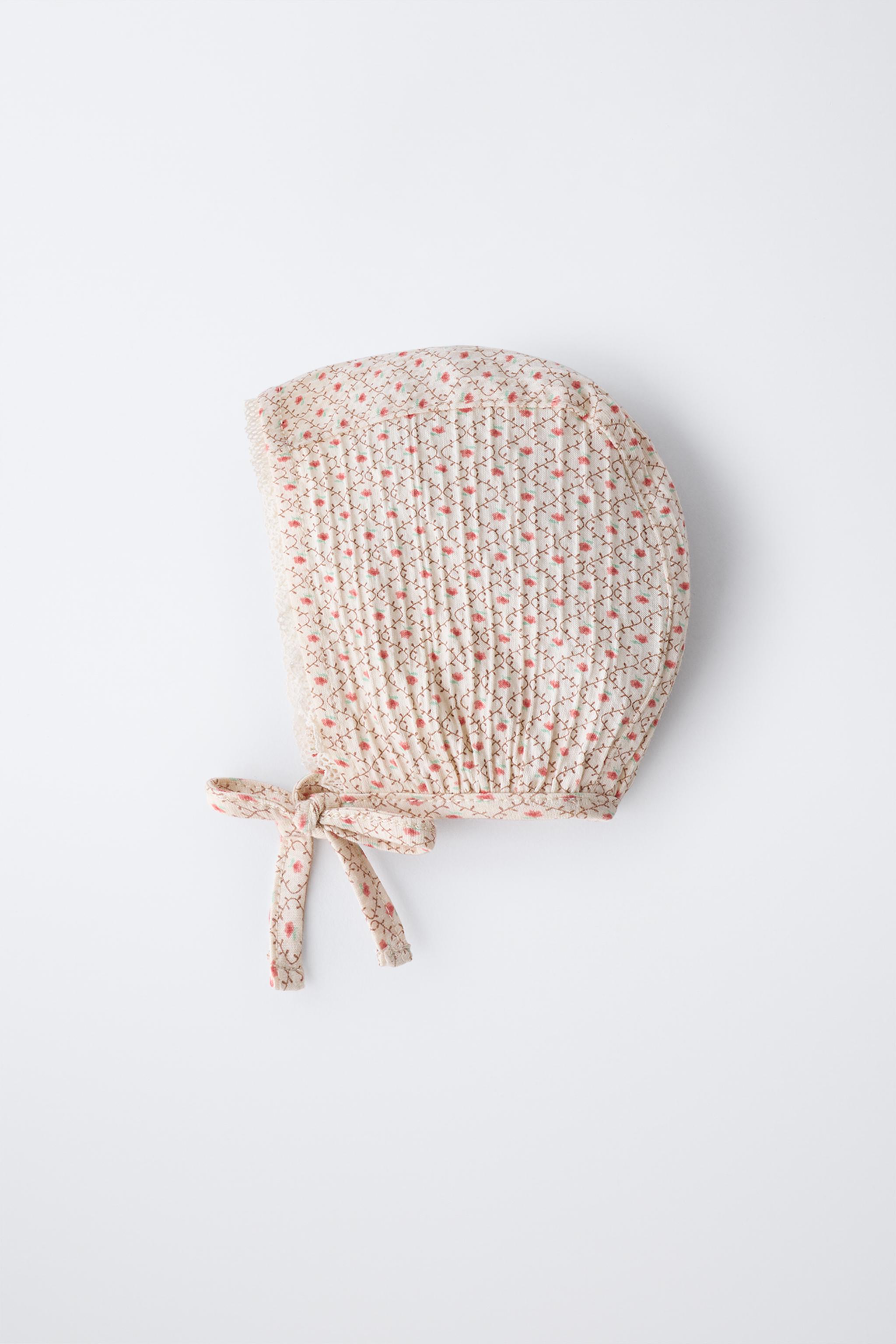 COTTON GAUZE BONNET WITH FLORAL AND LACE DETAIL