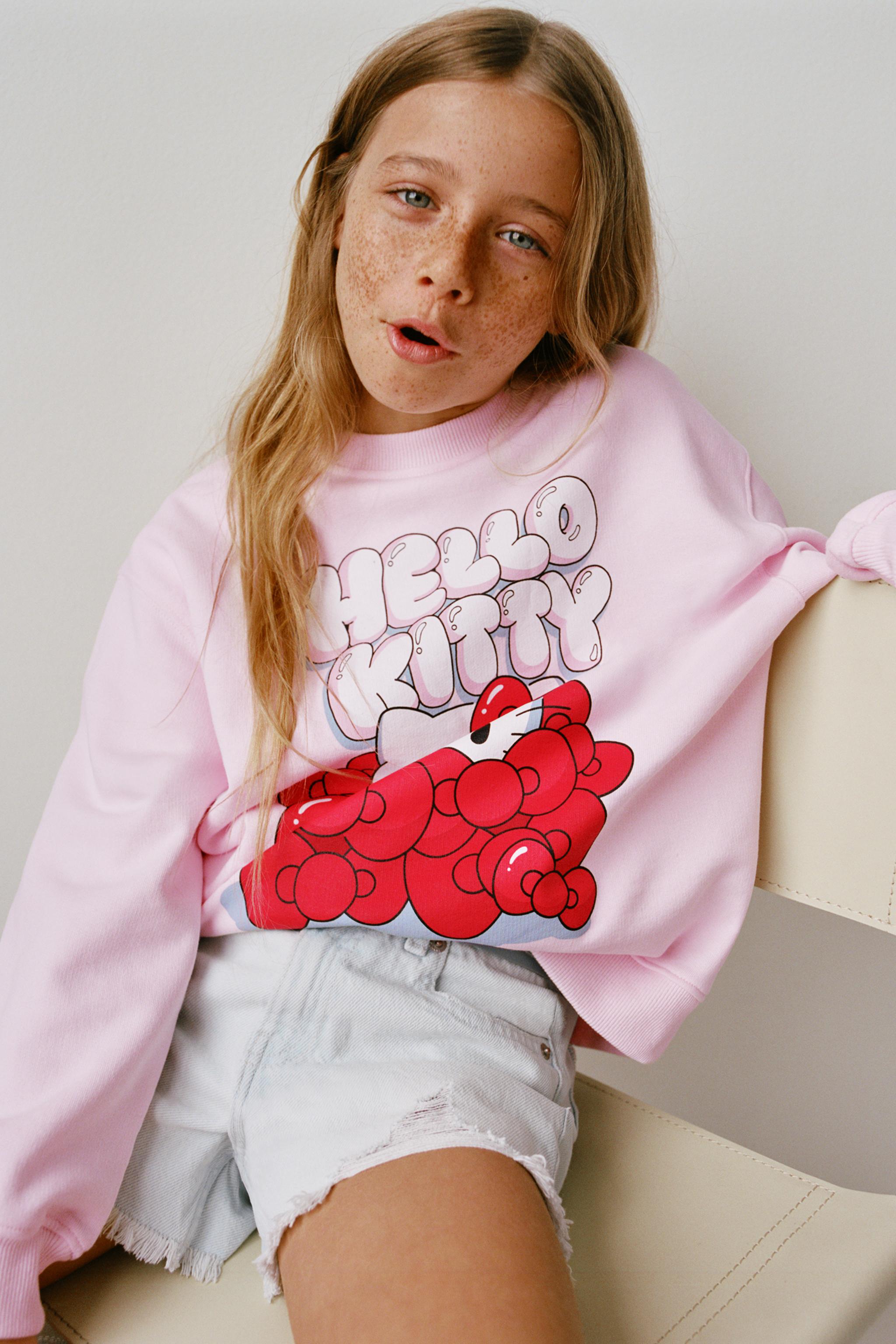 HELLO KITTY © SANRIO PRINT SWEATSHIRT