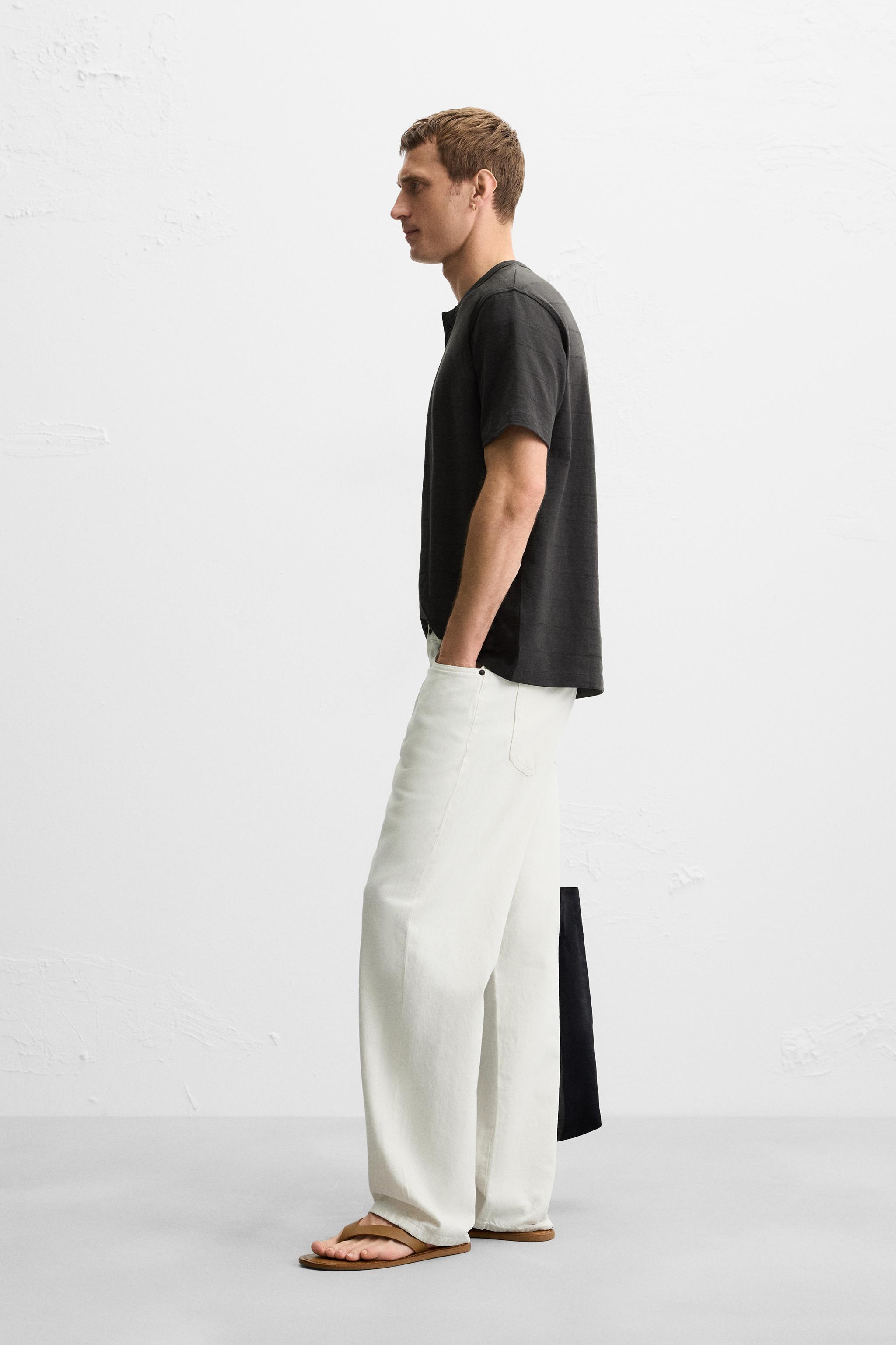 STRIPED BUTTON NECK T-SHIRT