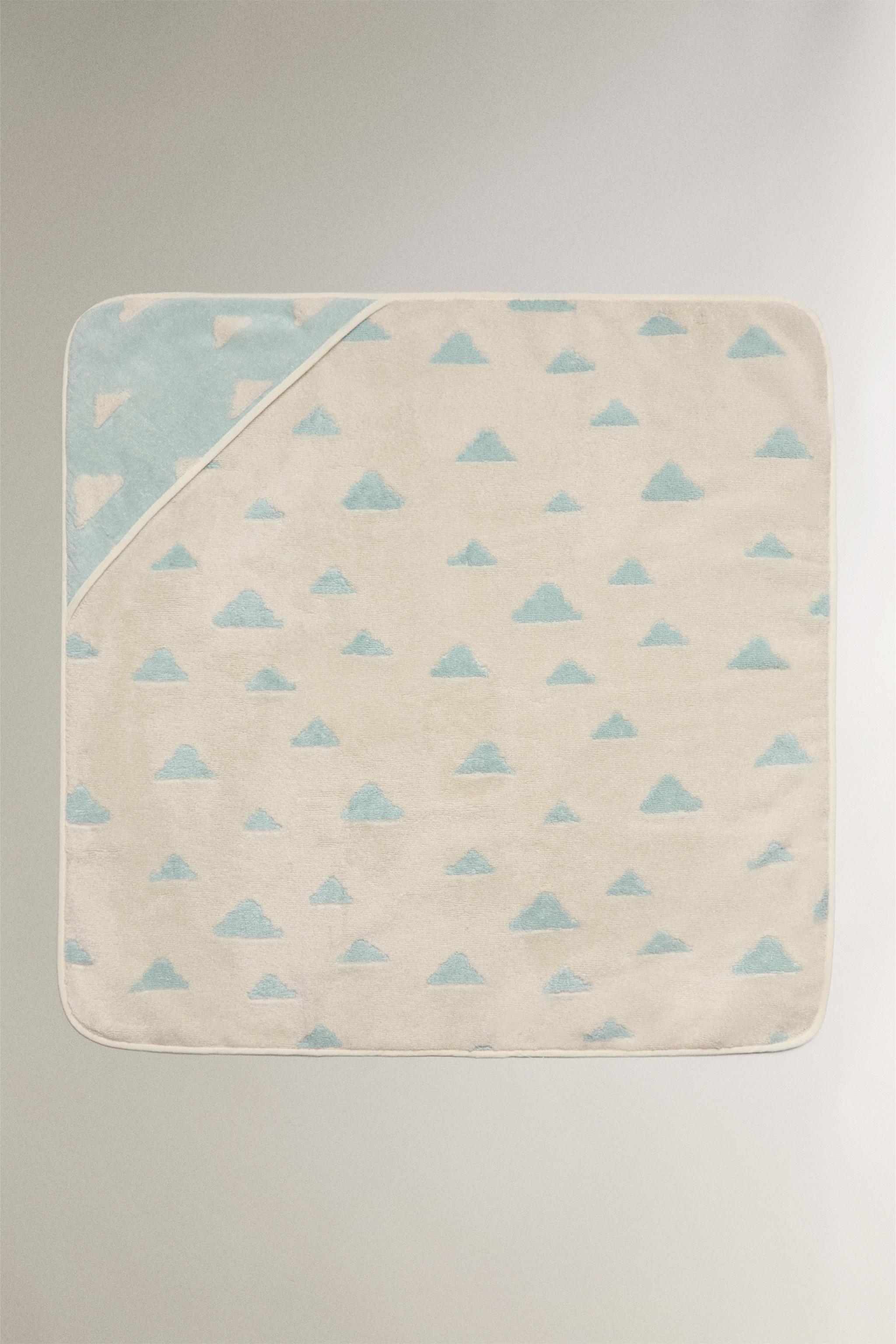 HOODED CLOUD PRINT BATH TOWEL